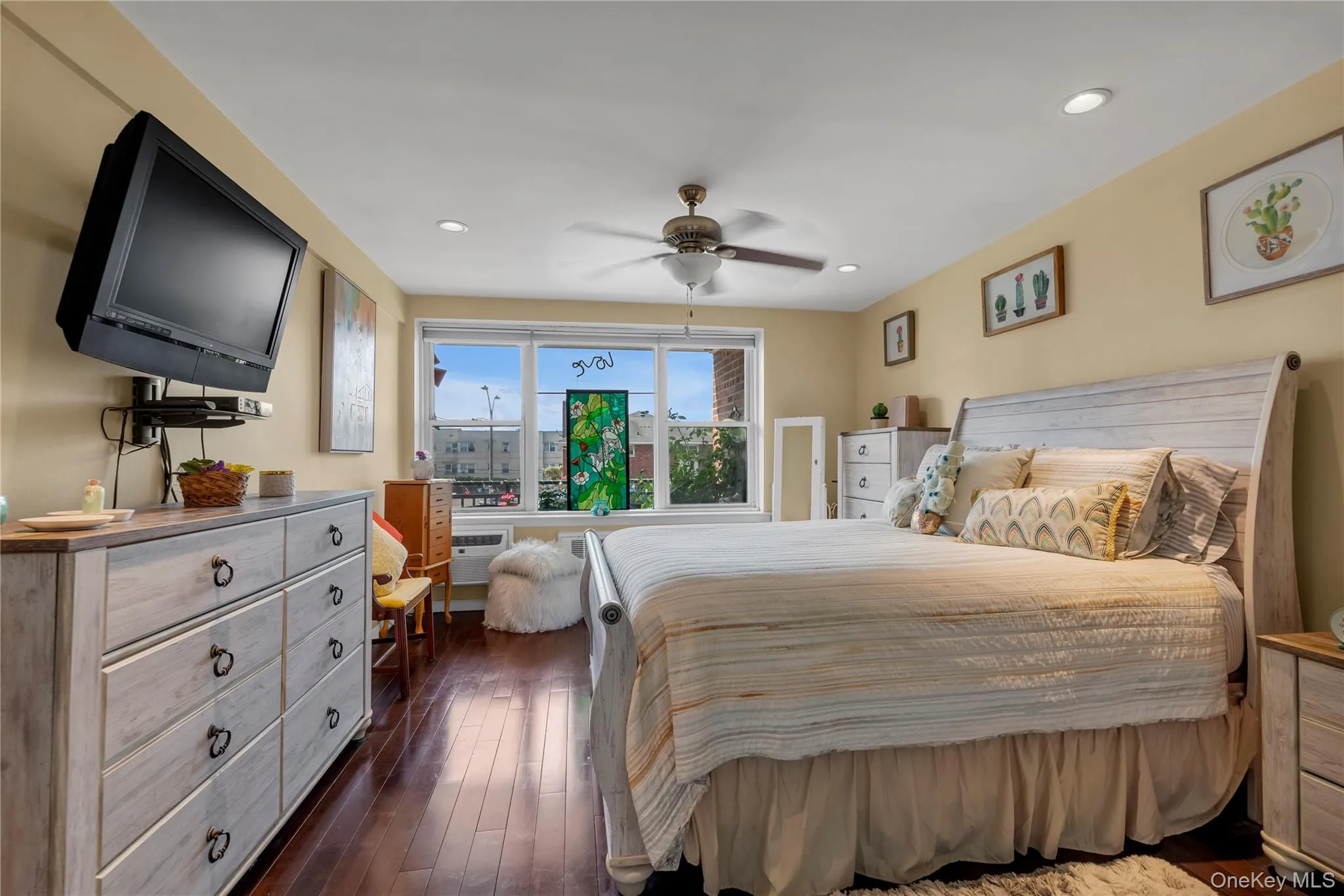 333 Broadway, Long Beach, NY, 3 Bedrooms Bedrooms, 5 Rooms Rooms,2 BathroomsBathrooms,Residential Sale,For Rent,Broadway,0,999283 333 Broadway, Long Beach, NY, 3 Bedrooms Bedrooms, 5 Rooms Rooms,2 BathroomsBathrooms,Residential Sale,For Rent,Broadway,0,999283
