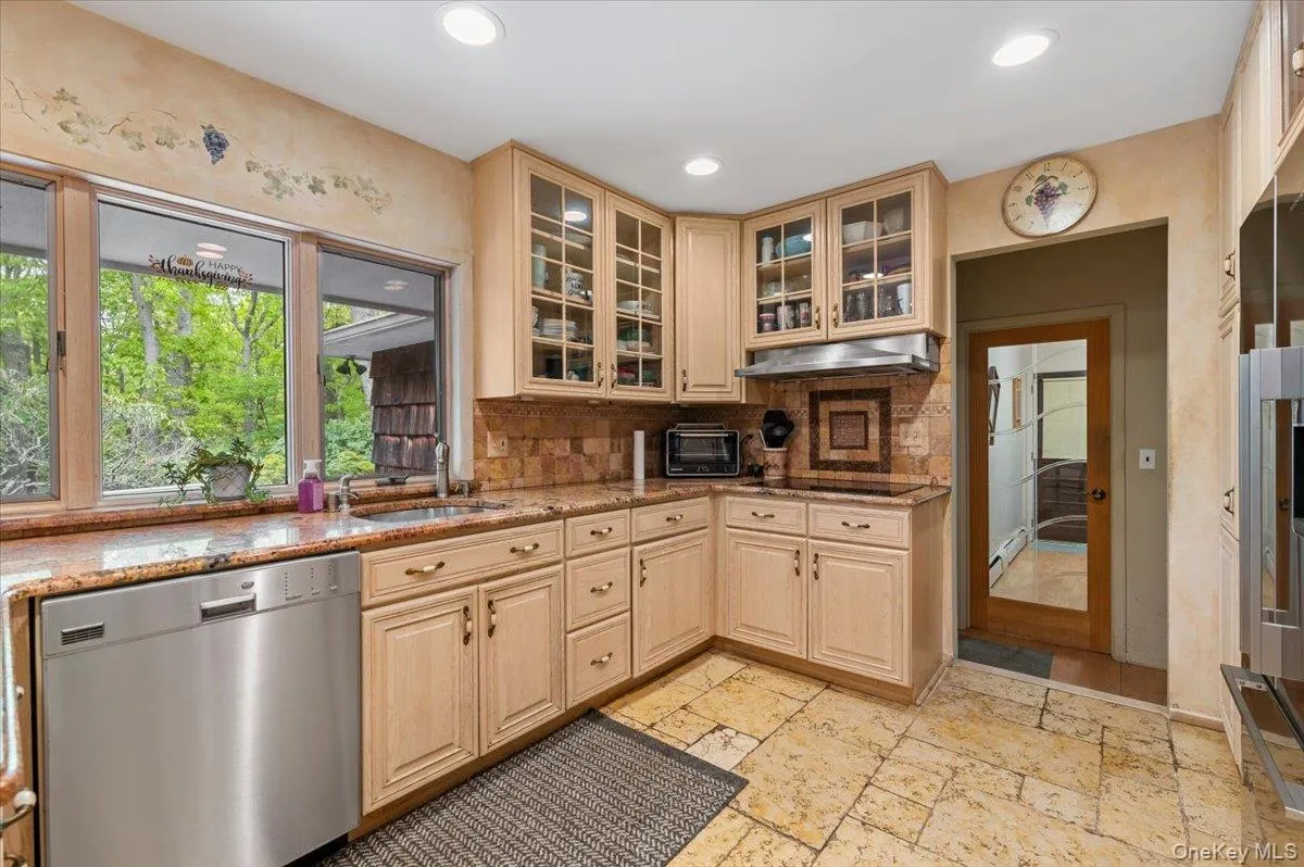 6 Apex Road, Huntington, NY, 5 Bedrooms Bedrooms, 12 Rooms Rooms,3 BathroomsBathrooms,Residential,For Rent,Apex,0,999293 6 Apex Road, Huntington, NY, 5 Bedrooms Bedrooms, 12 Rooms Rooms,3 BathroomsBathrooms,Residential,For Rent,Apex,0,999293