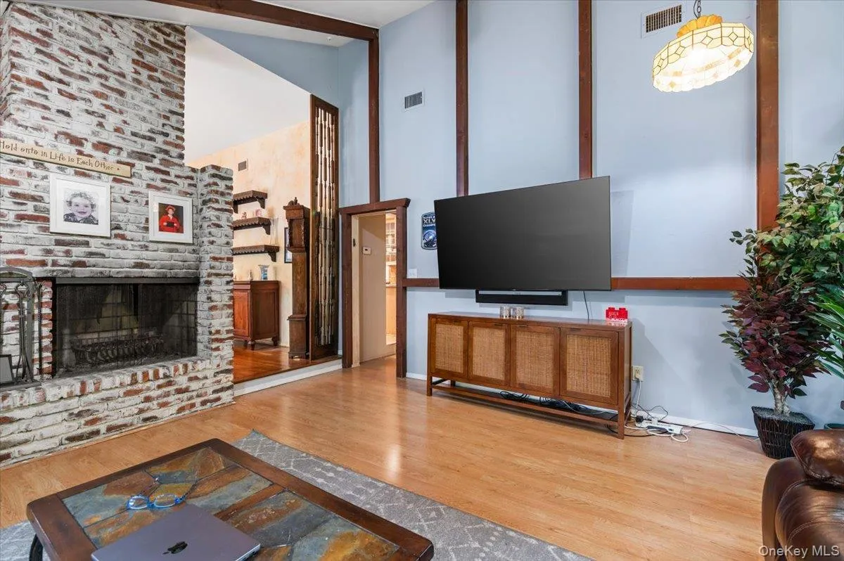 6 Apex Road, Huntington, NY, 5 Bedrooms Bedrooms, 12 Rooms Rooms,3 BathroomsBathrooms,Residential,For Rent,Apex,0,999293 6 Apex Road, Huntington, NY, 5 Bedrooms Bedrooms, 12 Rooms Rooms,3 BathroomsBathrooms,Residential,For Rent,Apex,0,999293