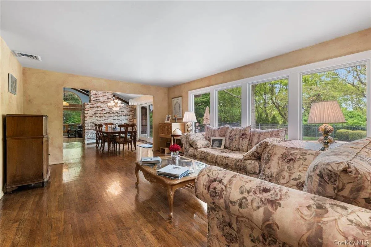 6 Apex Road, Huntington, NY, 5 Bedrooms Bedrooms, 12 Rooms Rooms,3 BathroomsBathrooms,Residential,For Rent,Apex,0,999293 6 Apex Road, Huntington, NY, 5 Bedrooms Bedrooms, 12 Rooms Rooms,3 BathroomsBathrooms,Residential,For Rent,Apex,0,999293