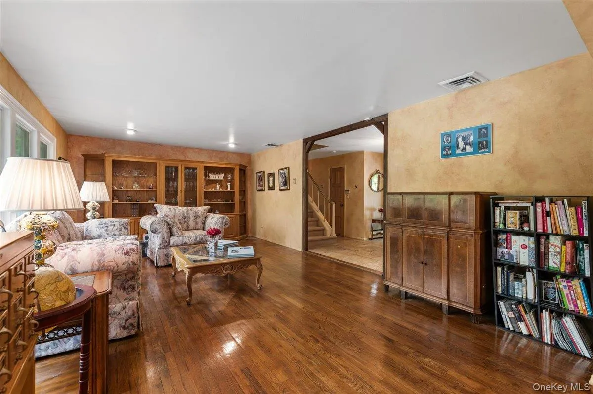 6 Apex Road, Huntington, NY, 5 Bedrooms Bedrooms, 12 Rooms Rooms,3 BathroomsBathrooms,Residential,For Rent,Apex,0,999293 6 Apex Road, Huntington, NY, 5 Bedrooms Bedrooms, 12 Rooms Rooms,3 BathroomsBathrooms,Residential,For Rent,Apex,0,999293