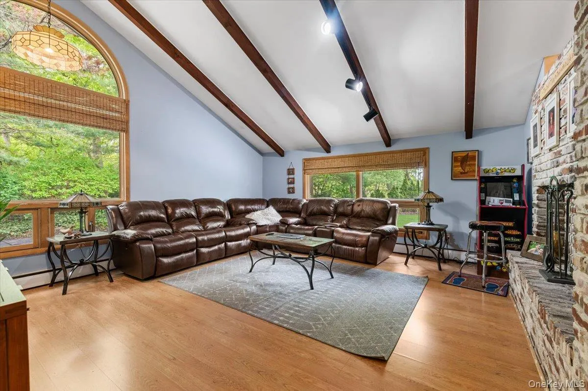 6 Apex Road, Huntington, NY, 5 Bedrooms Bedrooms, 12 Rooms Rooms,3 BathroomsBathrooms,Residential,For Rent,Apex,0,999293 6 Apex Road, Huntington, NY, 5 Bedrooms Bedrooms, 12 Rooms Rooms,3 BathroomsBathrooms,Residential,For Rent,Apex,0,999293