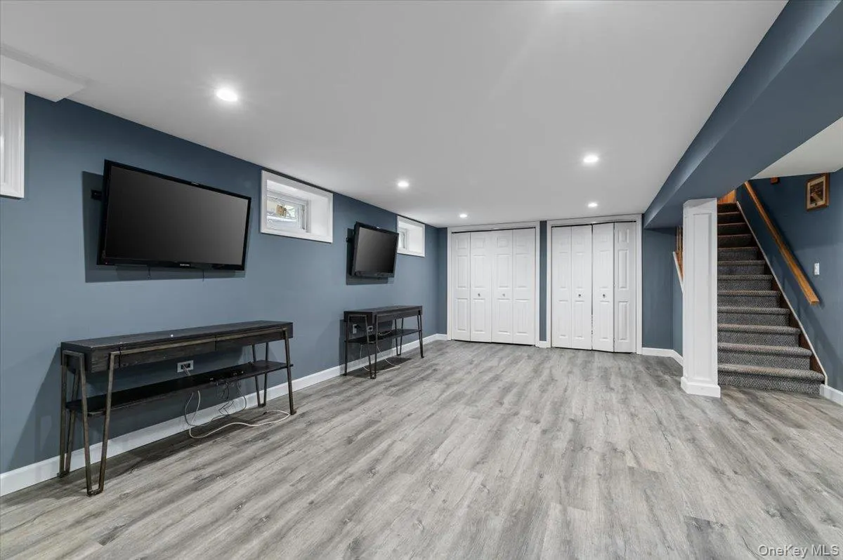 6 Apex Road, Huntington, NY, 5 Bedrooms Bedrooms, 12 Rooms Rooms,3 BathroomsBathrooms,Residential,For Rent,Apex,0,999293 6 Apex Road, Huntington, NY, 5 Bedrooms Bedrooms, 12 Rooms Rooms,3 BathroomsBathrooms,Residential,For Rent,Apex,0,999293