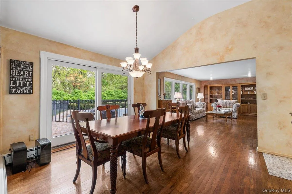 6 Apex Road, Huntington, NY, 5 Bedrooms Bedrooms, 12 Rooms Rooms,3 BathroomsBathrooms,Residential,For Rent,Apex,0,999293 6 Apex Road, Huntington, NY, 5 Bedrooms Bedrooms, 12 Rooms Rooms,3 BathroomsBathrooms,Residential,For Rent,Apex,0,999293