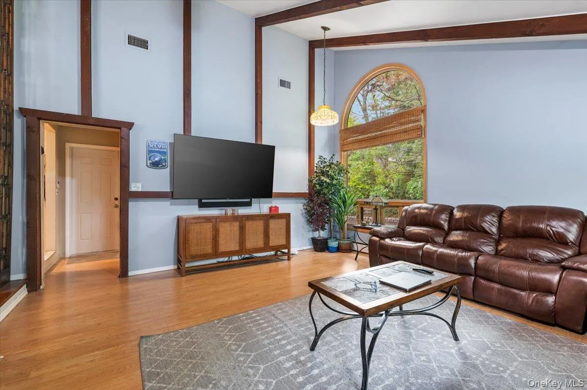 6 Apex Road, Huntington, NY, 5 Bedrooms Bedrooms, 12 Rooms Rooms,3 BathroomsBathrooms,Residential,For Rent,Apex,0,999293 6 Apex Road, Huntington, NY, 5 Bedrooms Bedrooms, 12 Rooms Rooms,3 BathroomsBathrooms,Residential,For Rent,Apex,0,999293