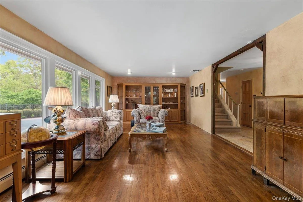 6 Apex Road, Huntington, NY, 5 Bedrooms Bedrooms, 12 Rooms Rooms,3 BathroomsBathrooms,Residential,For Rent,Apex,0,999293 6 Apex Road, Huntington, NY, 5 Bedrooms Bedrooms, 12 Rooms Rooms,3 BathroomsBathrooms,Residential,For Rent,Apex,0,999293
