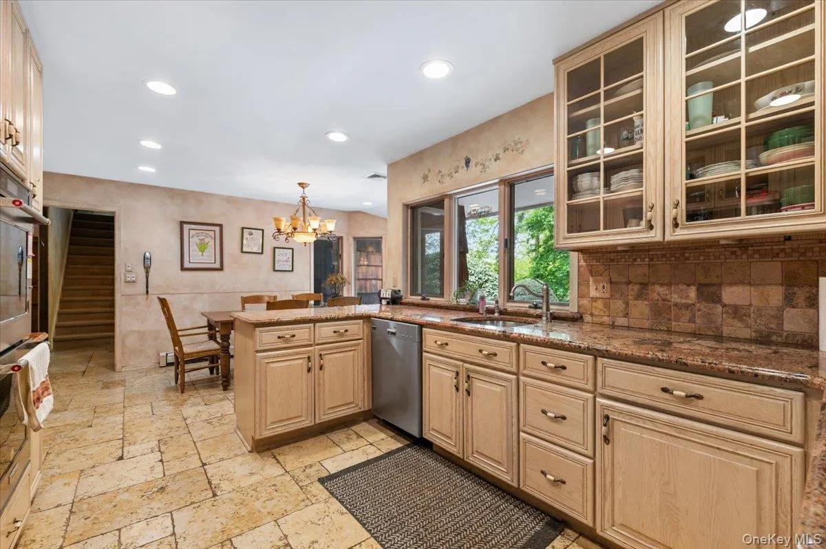 6 Apex Road, Huntington, NY, 5 Bedrooms Bedrooms, 12 Rooms Rooms,3 BathroomsBathrooms,Residential,For Rent,Apex,0,999293 6 Apex Road, Huntington, NY, 5 Bedrooms Bedrooms, 12 Rooms Rooms,3 BathroomsBathrooms,Residential,For Rent,Apex,0,999293