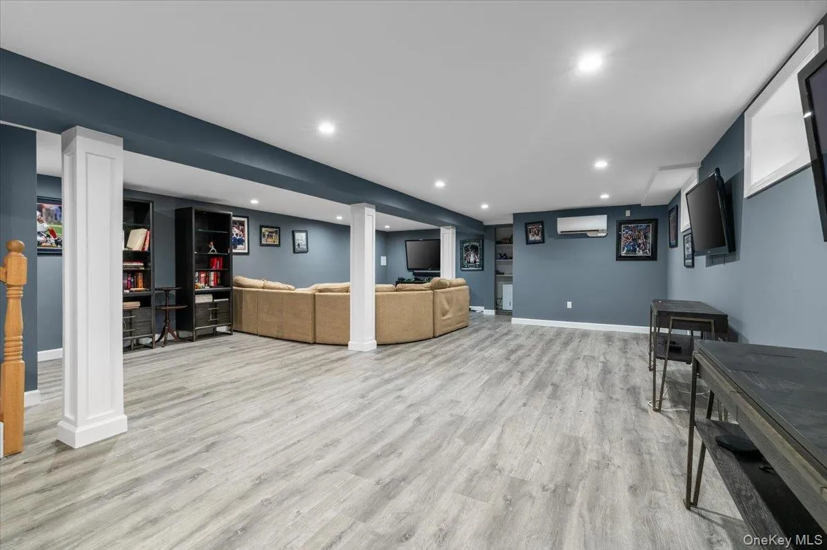 6 Apex Road, Huntington, NY, 5 Bedrooms Bedrooms, 12 Rooms Rooms,3 BathroomsBathrooms,Residential,For Rent,Apex,0,999293 6 Apex Road, Huntington, NY, 5 Bedrooms Bedrooms, 12 Rooms Rooms,3 BathroomsBathrooms,Residential,For Rent,Apex,0,999293