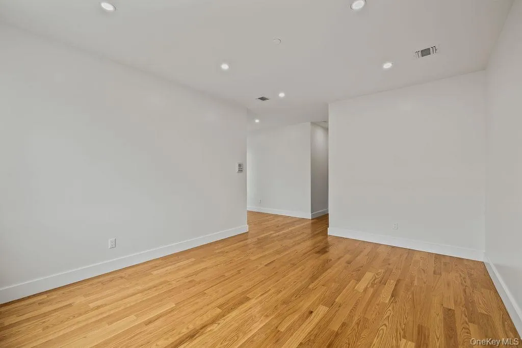 11 Lincoln Street, Ramapo, NY, 8 Bedrooms Bedrooms, 15 Rooms Rooms,5 BathroomsBathrooms,Residential,For Rent,Lincoln,0,999297 11 Lincoln Street, Ramapo, NY, 8 Bedrooms Bedrooms, 15 Rooms Rooms,5 BathroomsBathrooms,Residential,For Rent,Lincoln,0,999297