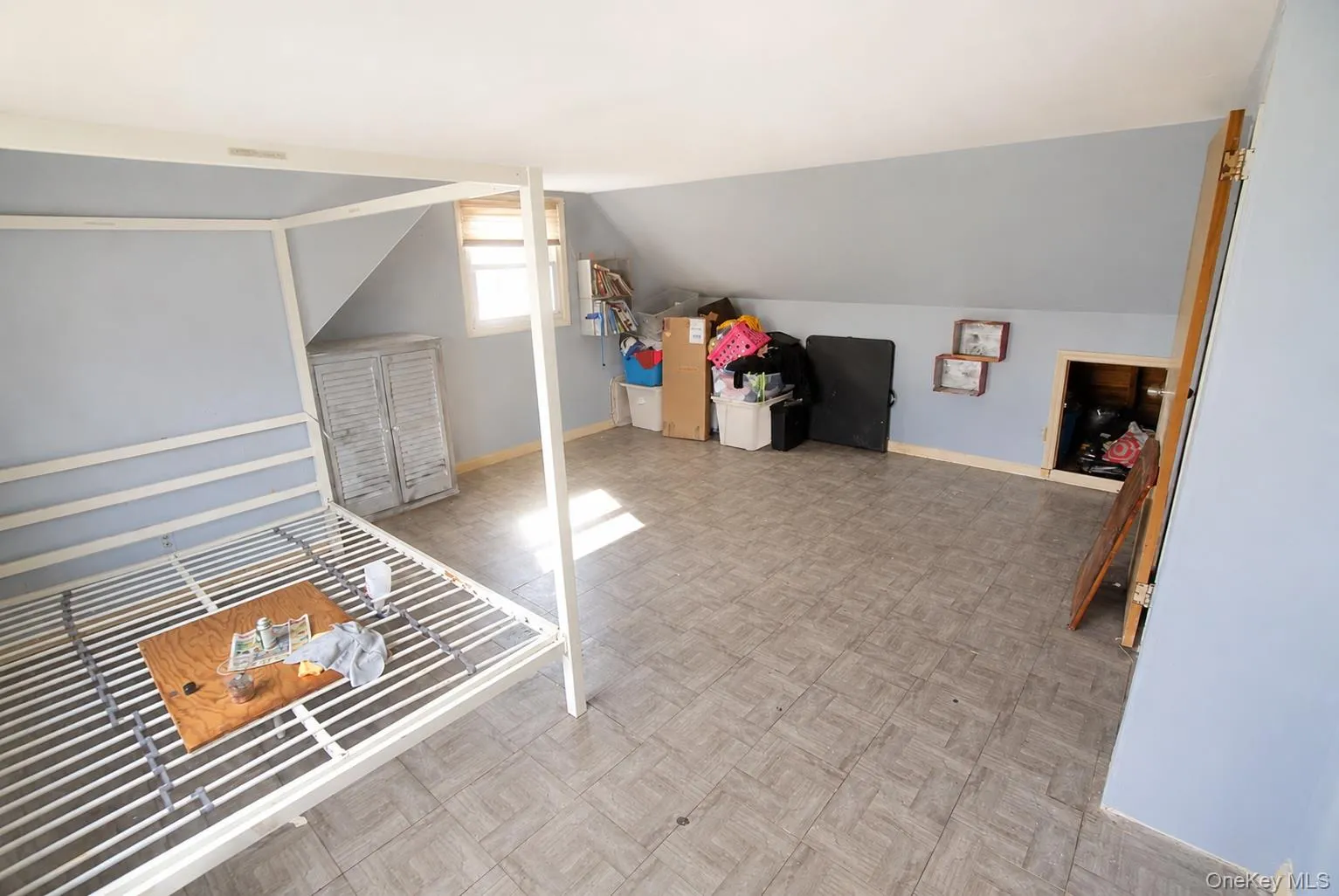 Upstairs bedroom Upstairs bedroom