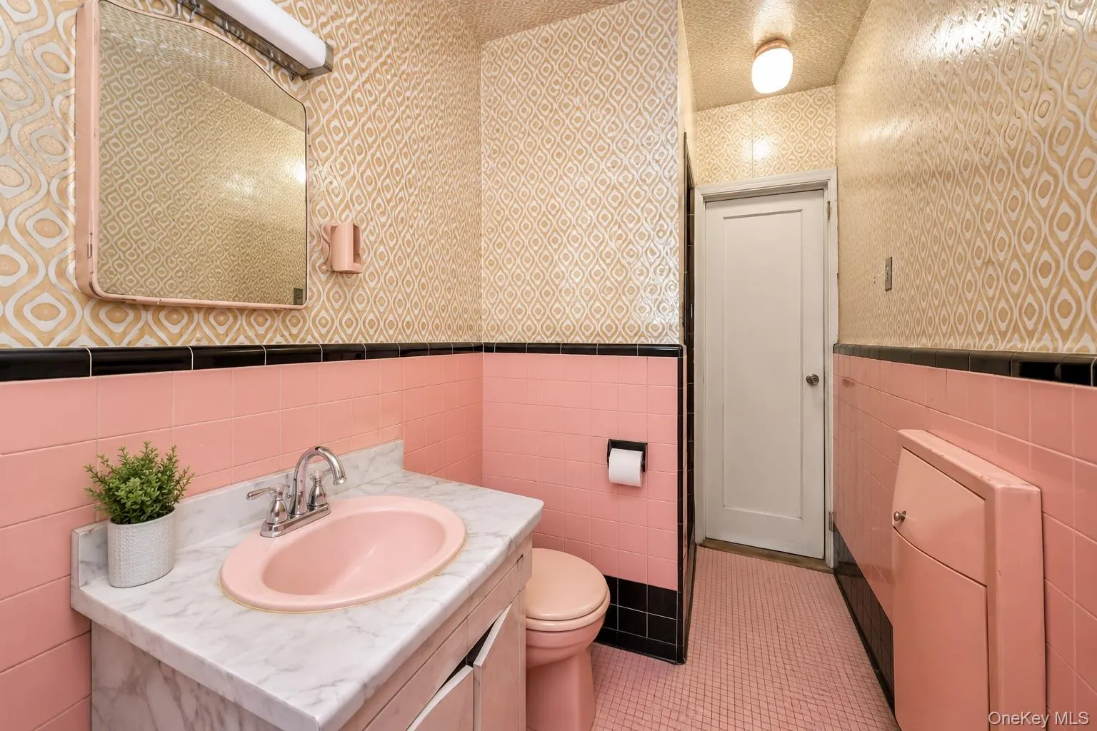 137-76 70th Road, New York, NY, 3 Bedrooms Bedrooms, 6 Rooms Rooms,1 BathroomBathrooms,Residential,For Rent,70th,0,999302 137-76 70th Road, New York, NY, 3 Bedrooms Bedrooms, 6 Rooms Rooms,1 BathroomBathrooms,Residential,For Rent,70th,0,999302