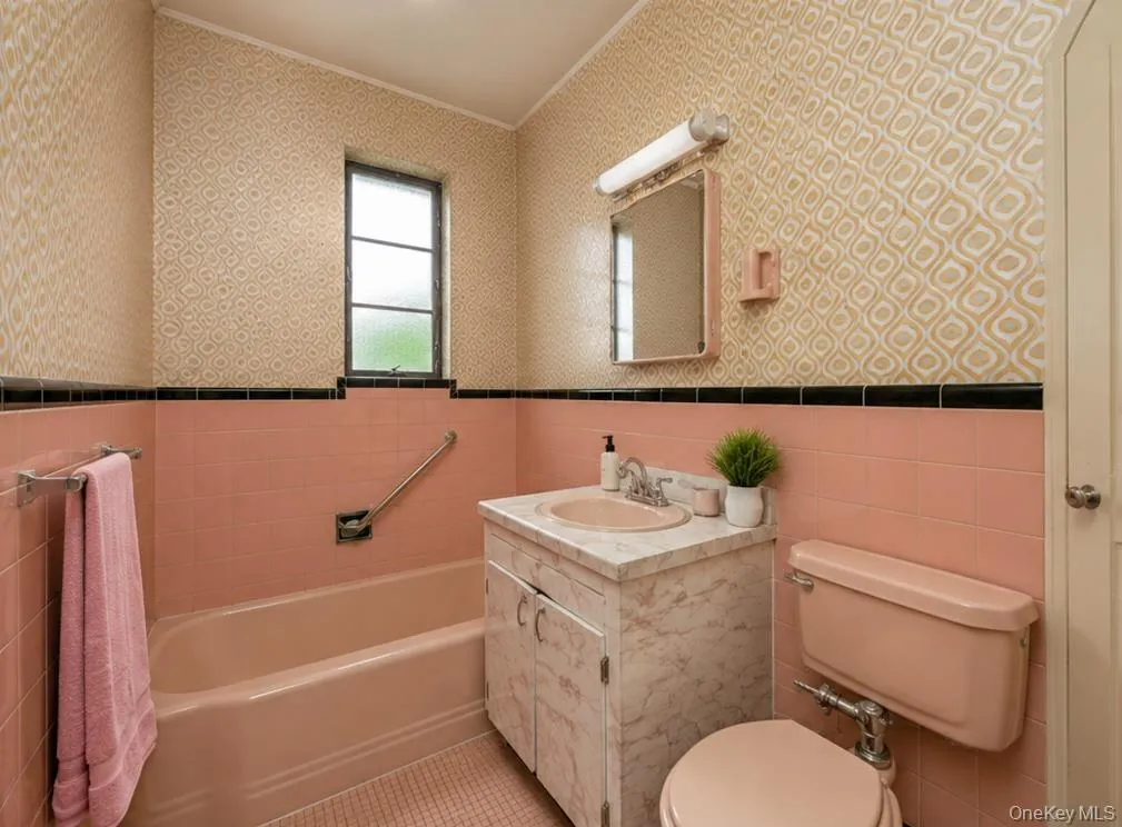 137-76 70th Road, New York, NY, 3 Bedrooms Bedrooms, 6 Rooms Rooms,1 BathroomBathrooms,Residential,For Rent,70th,0,999302 137-76 70th Road, New York, NY, 3 Bedrooms Bedrooms, 6 Rooms Rooms,1 BathroomBathrooms,Residential,For Rent,70th,0,999302