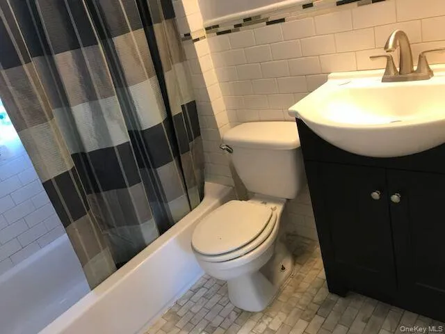 225 Thompson Shore Rd, North Hempstead, NY, 2 Bedrooms Bedrooms, 5 Rooms Rooms,1 BathroomBathrooms,Residential Lease,For Rent,Thompson Shore Rd,0,999303 225 Thompson Shore Rd, North Hempstead, NY, 2 Bedrooms Bedrooms, 5 Rooms Rooms,1 BathroomBathrooms,Residential Lease,For Rent,Thompson Shore Rd,0,999303