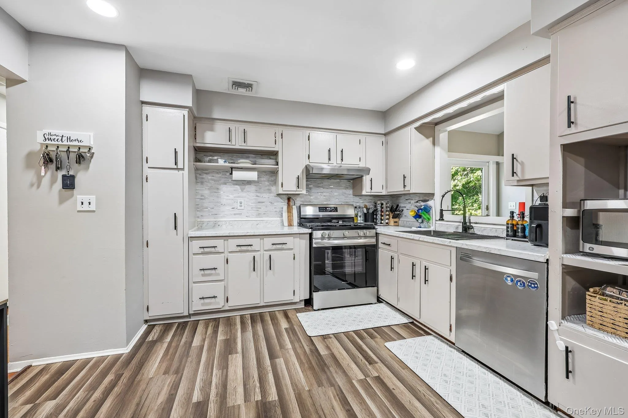 21 Baylor Road, Clarkstown, NY, 4 Bedrooms Bedrooms, 10 Rooms Rooms,2 BathroomsBathrooms,Residential,For Rent,Baylor,0,999304 21 Baylor Road, Clarkstown, NY, 4 Bedrooms Bedrooms, 10 Rooms Rooms,2 BathroomsBathrooms,Residential,For Rent,Baylor,0,999304