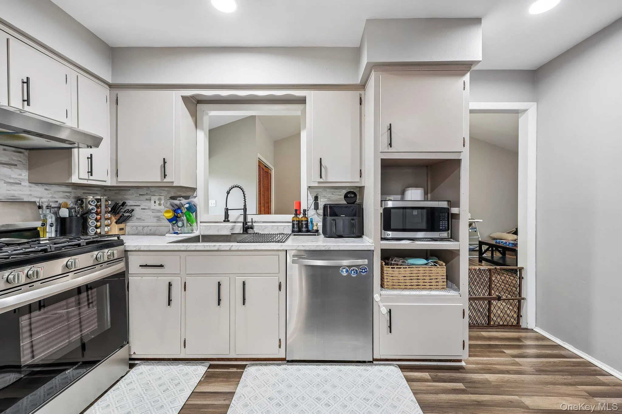 21 Baylor Road, Clarkstown, NY, 4 Bedrooms Bedrooms, 10 Rooms Rooms,2 BathroomsBathrooms,Residential,For Rent,Baylor,0,999304 21 Baylor Road, Clarkstown, NY, 4 Bedrooms Bedrooms, 10 Rooms Rooms,2 BathroomsBathrooms,Residential,For Rent,Baylor,0,999304