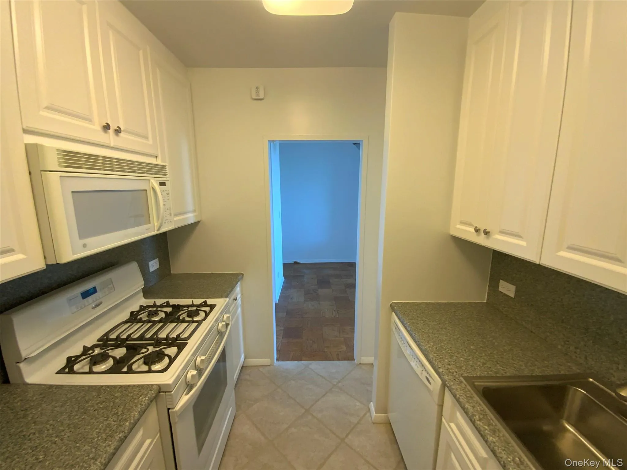 26910 Grand Central Parkway, New York, NY, 3 Rooms Rooms,1 BathroomBathrooms,Residential Sale,For Rent,Grand Central,0,999309 26910 Grand Central Parkway, New York, NY, 3 Rooms Rooms,1 BathroomBathrooms,Residential Sale,For Rent,Grand Central,0,999309