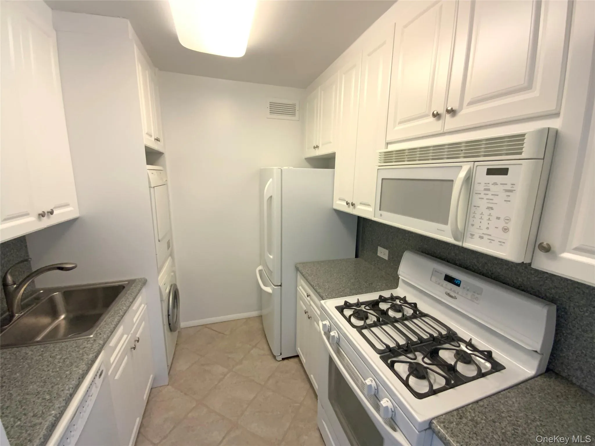 26910 Grand Central Parkway, New York, NY, 3 Rooms Rooms,1 BathroomBathrooms,Residential Sale,For Rent,Grand Central,0,999309 26910 Grand Central Parkway, New York, NY, 3 Rooms Rooms,1 BathroomBathrooms,Residential Sale,For Rent,Grand Central,0,999309
