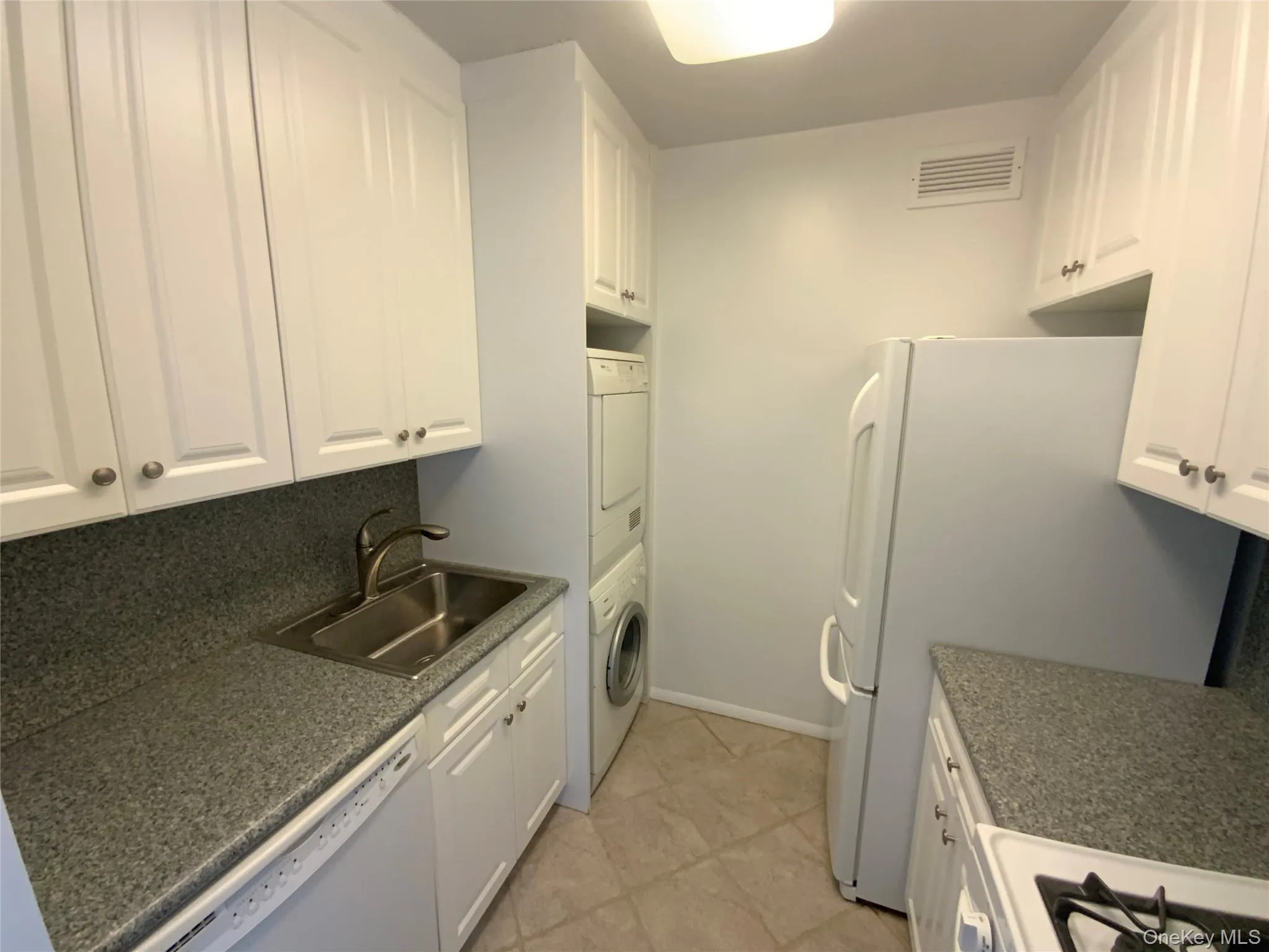 26910 Grand Central Parkway, New York, NY, 3 Rooms Rooms,1 BathroomBathrooms,Residential Sale,For Rent,Grand Central,0,999309 26910 Grand Central Parkway, New York, NY, 3 Rooms Rooms,1 BathroomBathrooms,Residential Sale,For Rent,Grand Central,0,999309