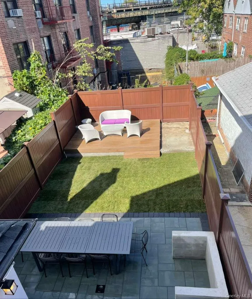 2881 Roberts Avenue, New York, NY, 4 Bedrooms Bedrooms, 8 Rooms Rooms,3 BathroomsBathrooms,Residential,For Rent,Roberts,0,999310 2881 Roberts Avenue, New York, NY, 4 Bedrooms Bedrooms, 8 Rooms Rooms,3 BathroomsBathrooms,Residential,For Rent,Roberts,0,999310