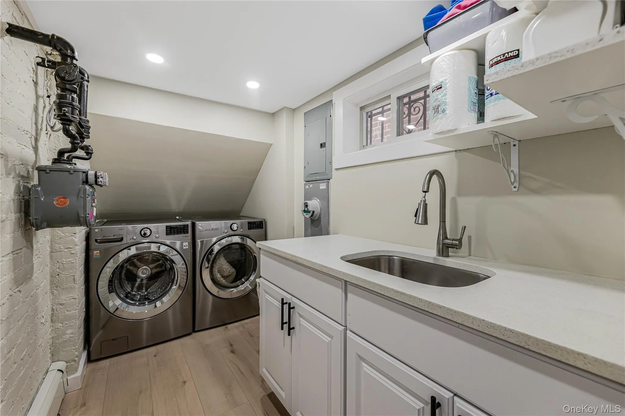 2881 Roberts Avenue, New York, NY, 4 Bedrooms Bedrooms, 8 Rooms Rooms,3 BathroomsBathrooms,Residential,For Rent,Roberts,0,999310 2881 Roberts Avenue, New York, NY, 4 Bedrooms Bedrooms, 8 Rooms Rooms,3 BathroomsBathrooms,Residential,For Rent,Roberts,0,999310