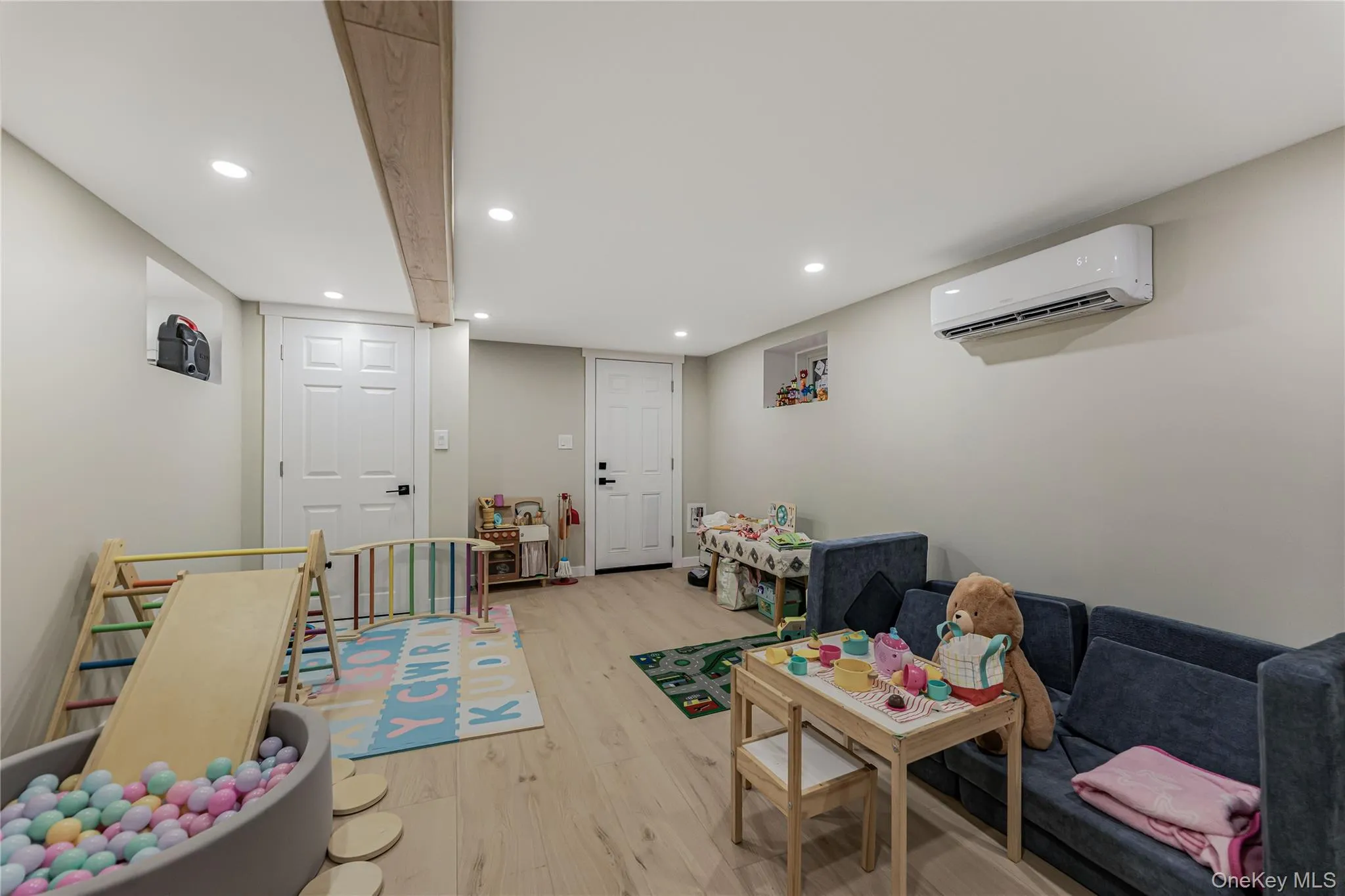 2881 Roberts Avenue, New York, NY, 4 Bedrooms Bedrooms, 8 Rooms Rooms,3 BathroomsBathrooms,Residential,For Rent,Roberts,0,999310 2881 Roberts Avenue, New York, NY, 4 Bedrooms Bedrooms, 8 Rooms Rooms,3 BathroomsBathrooms,Residential,For Rent,Roberts,0,999310