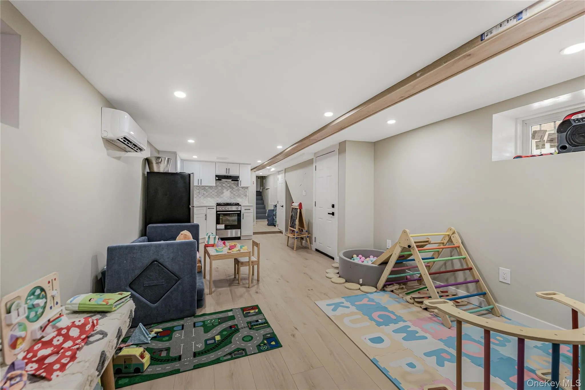 2881 Roberts Avenue, New York, NY, 4 Bedrooms Bedrooms, 8 Rooms Rooms,3 BathroomsBathrooms,Residential,For Rent,Roberts,0,999310 2881 Roberts Avenue, New York, NY, 4 Bedrooms Bedrooms, 8 Rooms Rooms,3 BathroomsBathrooms,Residential,For Rent,Roberts,0,999310