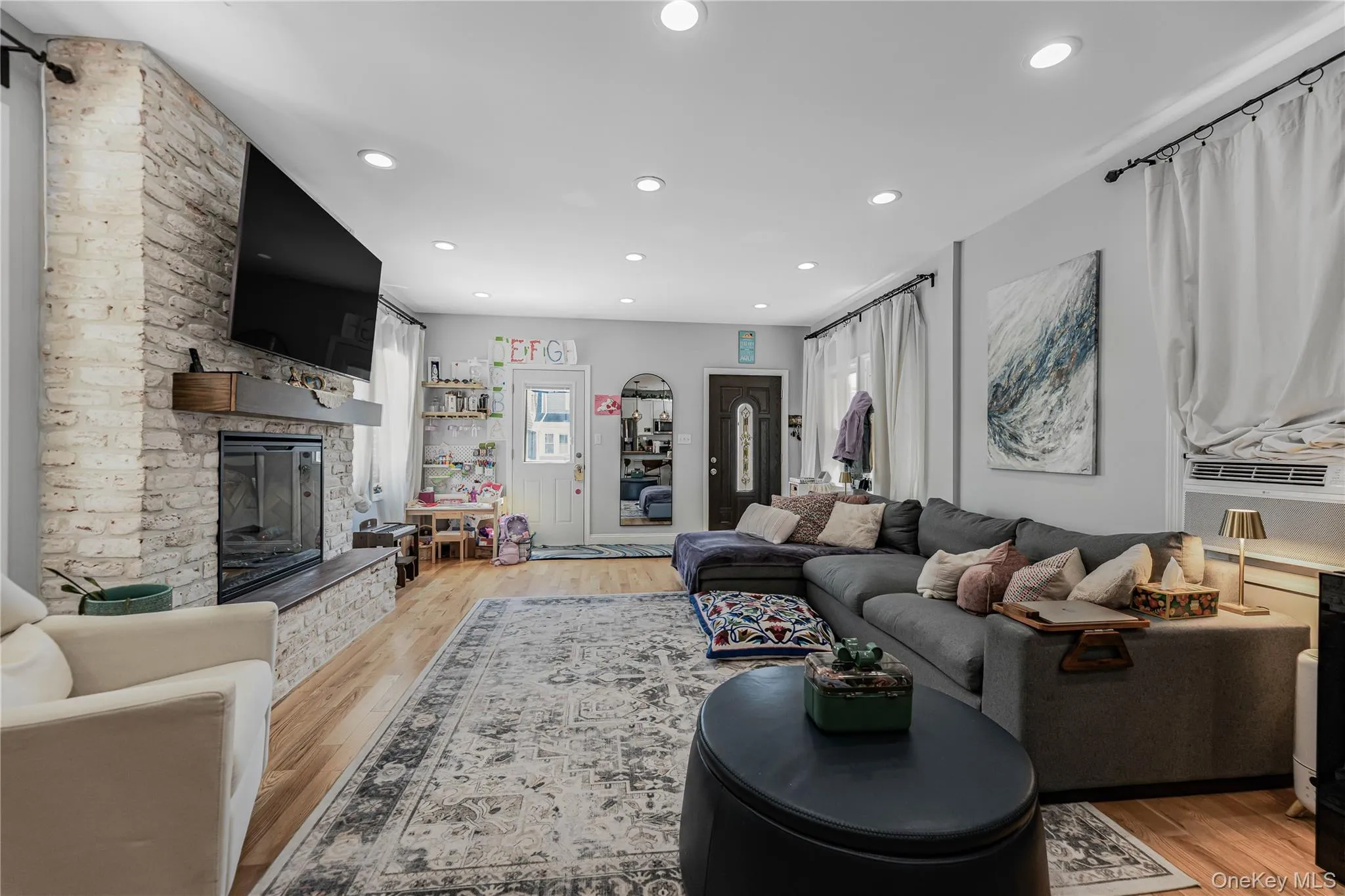 2881 Roberts Avenue, New York, NY, 4 Bedrooms Bedrooms, 8 Rooms Rooms,3 BathroomsBathrooms,Residential,For Rent,Roberts,0,999310 2881 Roberts Avenue, New York, NY, 4 Bedrooms Bedrooms, 8 Rooms Rooms,3 BathroomsBathrooms,Residential,For Rent,Roberts,0,999310