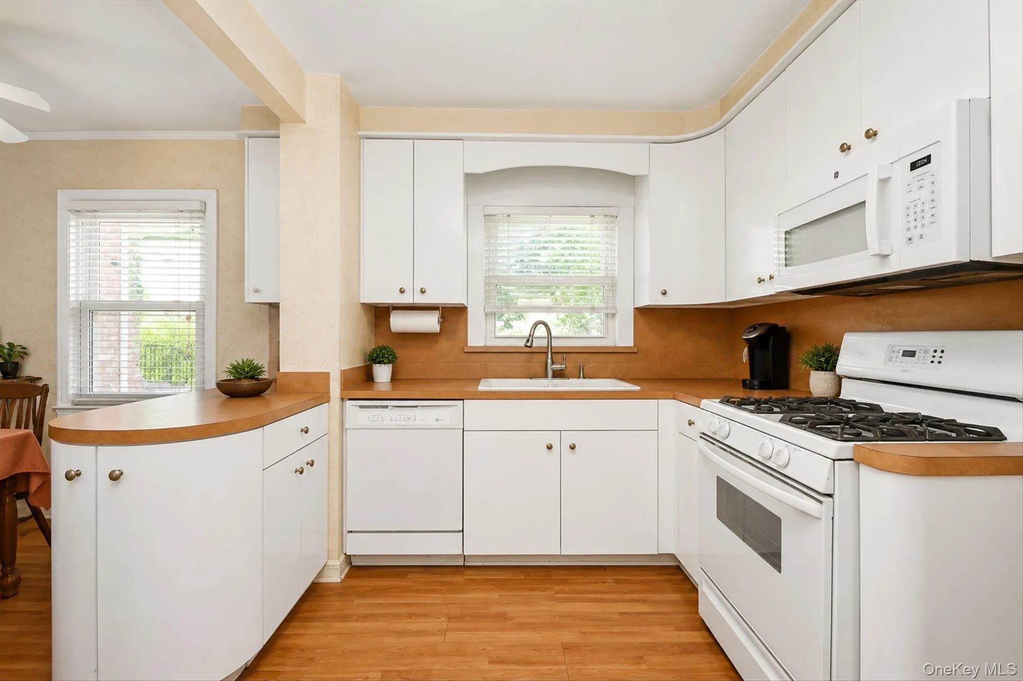 147-29 68th Road, New York, NY, 4 Bedrooms Bedrooms, 8 Rooms Rooms,1 BathroomBathrooms,Residential,For Rent,68th,0,999313 147-29 68th Road, New York, NY, 4 Bedrooms Bedrooms, 8 Rooms Rooms,1 BathroomBathrooms,Residential,For Rent,68th,0,999313