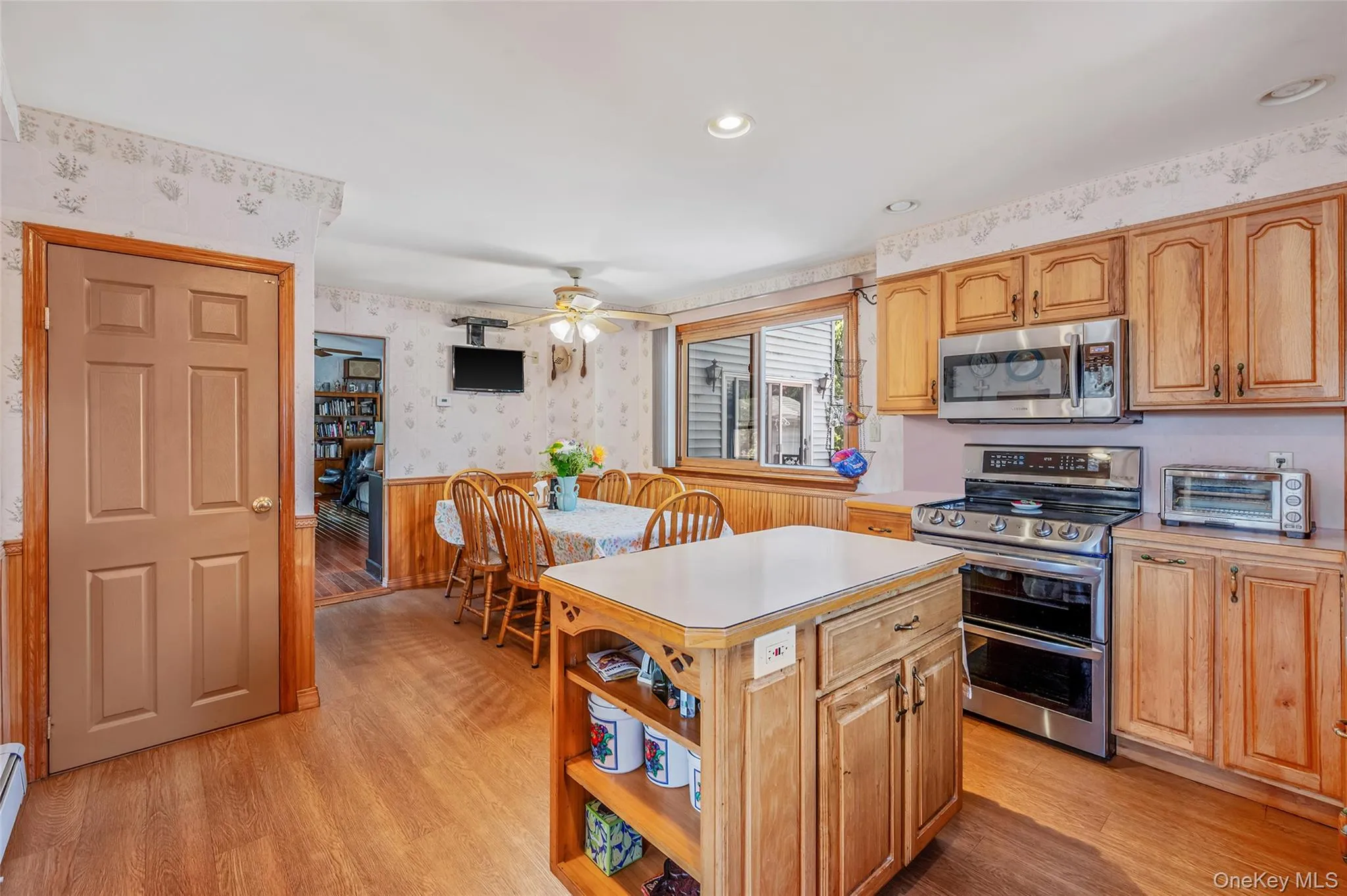 211 Saint Marks Place, Hempstead, NY, 3 Bedrooms Bedrooms, 7 Rooms Rooms,1 BathroomBathrooms,Residential,For Rent,Saint Marks,0,999314 211 Saint Marks Place, Hempstead, NY, 3 Bedrooms Bedrooms, 7 Rooms Rooms,1 BathroomBathrooms,Residential,For Rent,Saint Marks,0,999314