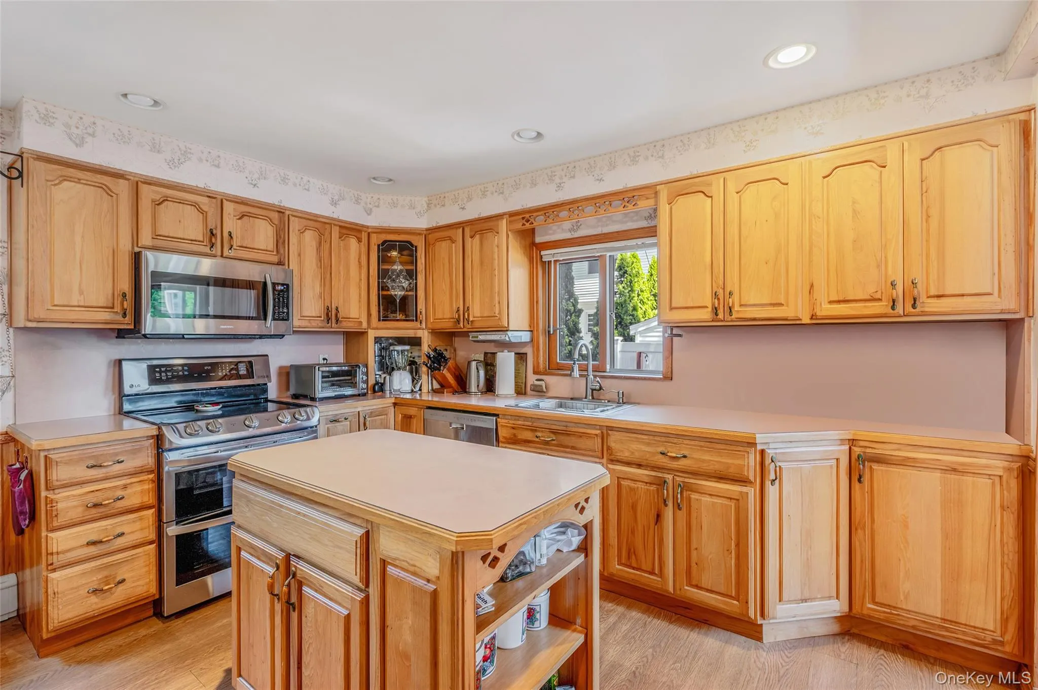 211 Saint Marks Place, Hempstead, NY, 3 Bedrooms Bedrooms, 7 Rooms Rooms,1 BathroomBathrooms,Residential,For Rent,Saint Marks,0,999314 211 Saint Marks Place, Hempstead, NY, 3 Bedrooms Bedrooms, 7 Rooms Rooms,1 BathroomBathrooms,Residential,For Rent,Saint Marks,0,999314