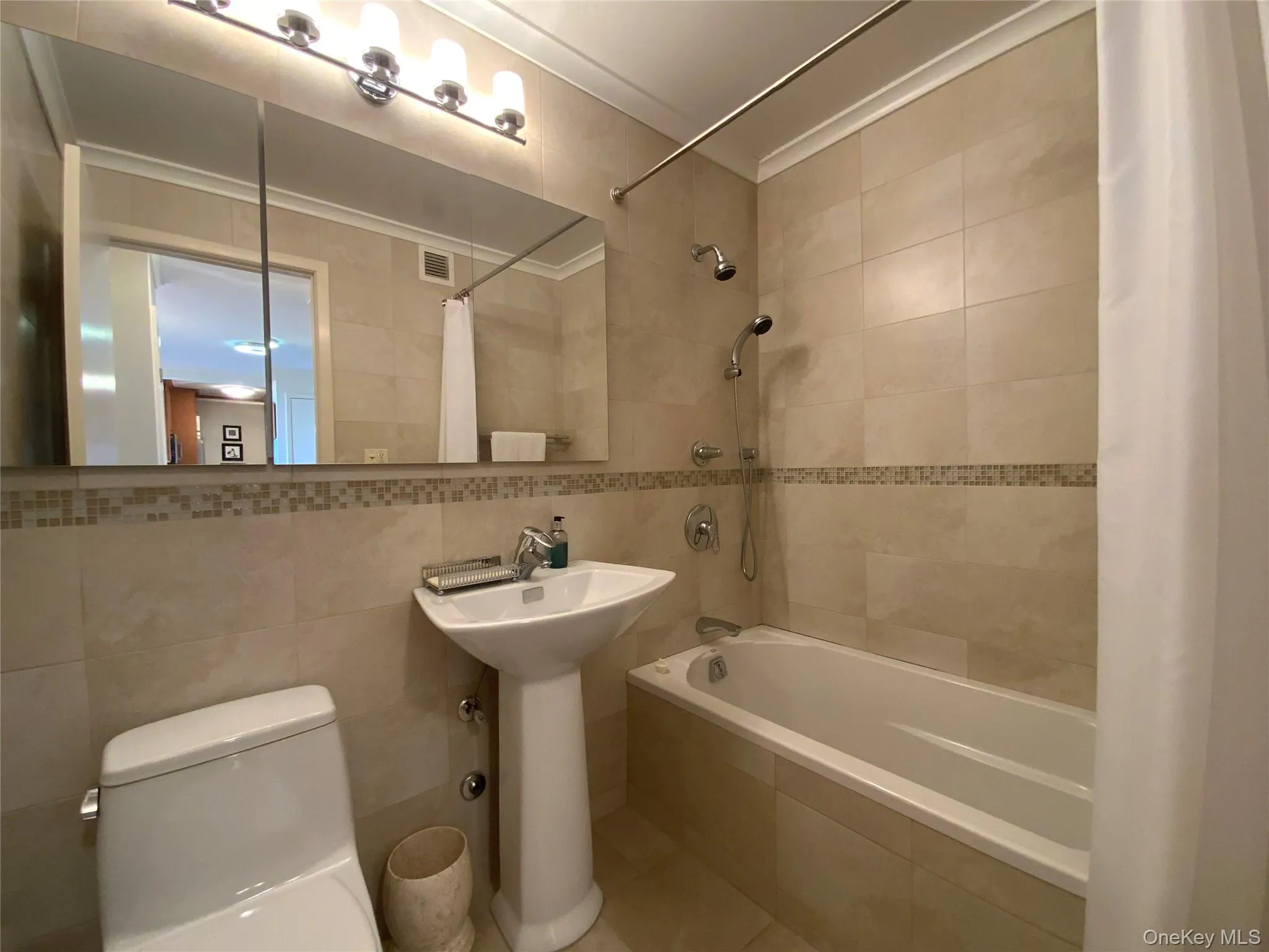 26910 Grand Central Parkway, New York, NY, 1 Bedroom Bedrooms, 4 Rooms Rooms,1 BathroomBathrooms,Residential Sale,For Rent,Grand Central,0,999325 26910 Grand Central Parkway, New York, NY, 1 Bedroom Bedrooms, 4 Rooms Rooms,1 BathroomBathrooms,Residential Sale,For Rent,Grand Central,0,999325