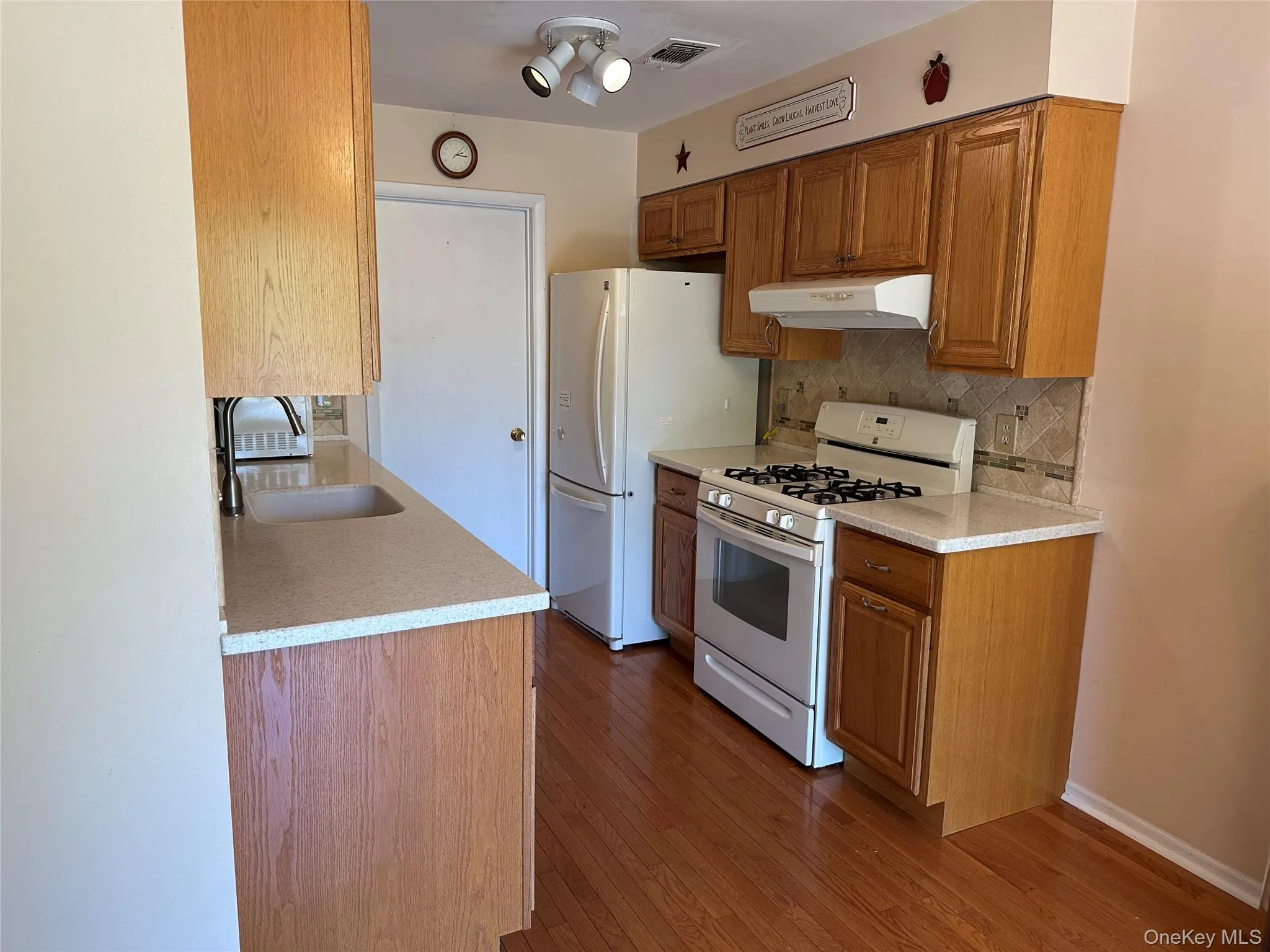 202 Homestead Vil Drive, Warwick (town), NY, 3 Bedrooms Bedrooms, 7 Rooms Rooms,2 BathroomsBathrooms,Residential Lease,For Rent,Homestead Vil,0,999328 202 Homestead Vil Drive, Warwick (town), NY, 3 Bedrooms Bedrooms, 7 Rooms Rooms,2 BathroomsBathrooms,Residential Lease,For Rent,Homestead Vil,0,999328
