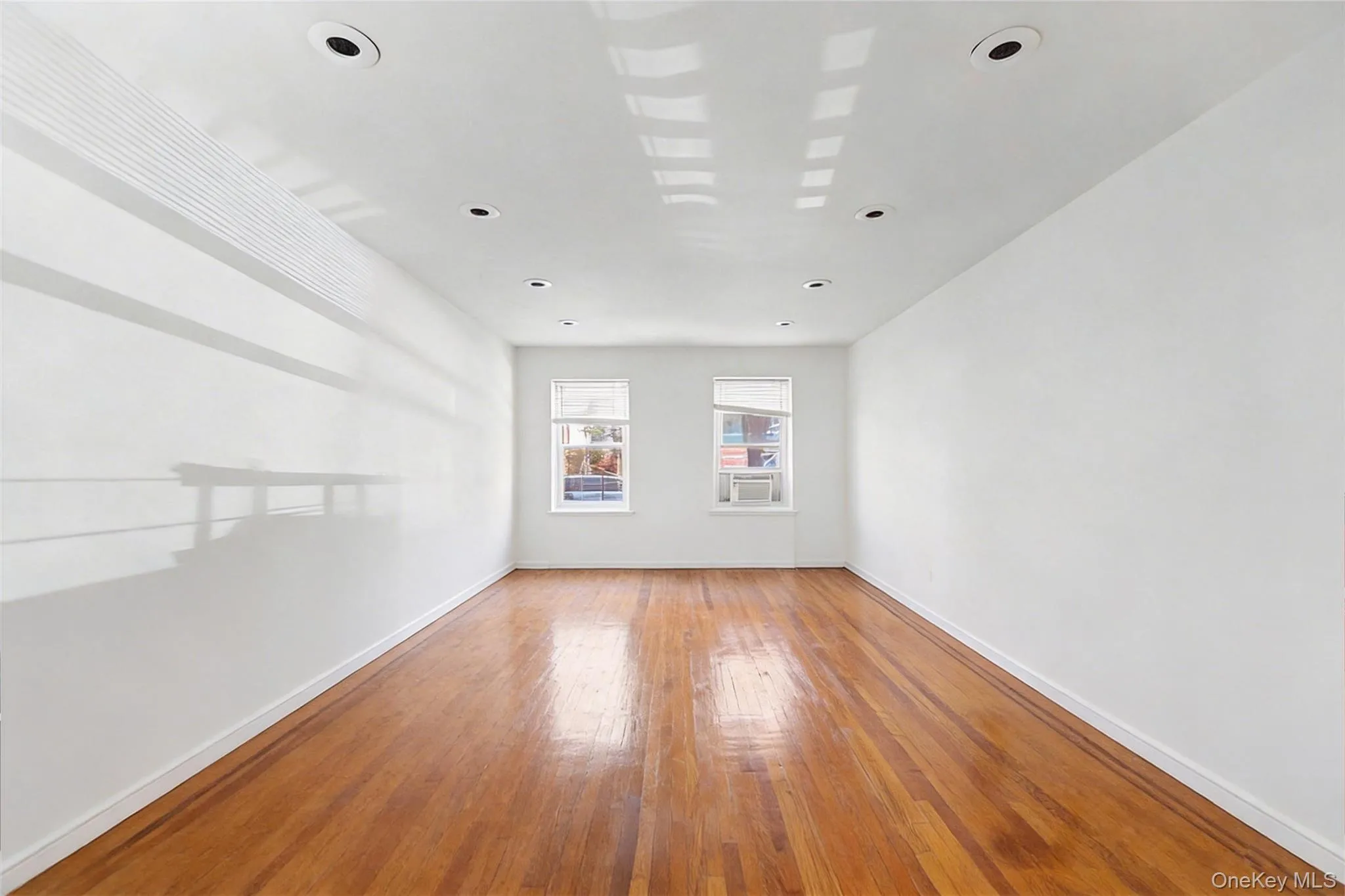 69-11 Yellowstone Boulevard, New York, NY, 2 Bedrooms Bedrooms, 5 Rooms Rooms,1 BathroomBathrooms,Residential Sale,For Rent,Yellowstone,0,999339 69-11 Yellowstone Boulevard, New York, NY, 2 Bedrooms Bedrooms, 5 Rooms Rooms,1 BathroomBathrooms,Residential Sale,For Rent,Yellowstone,0,999339