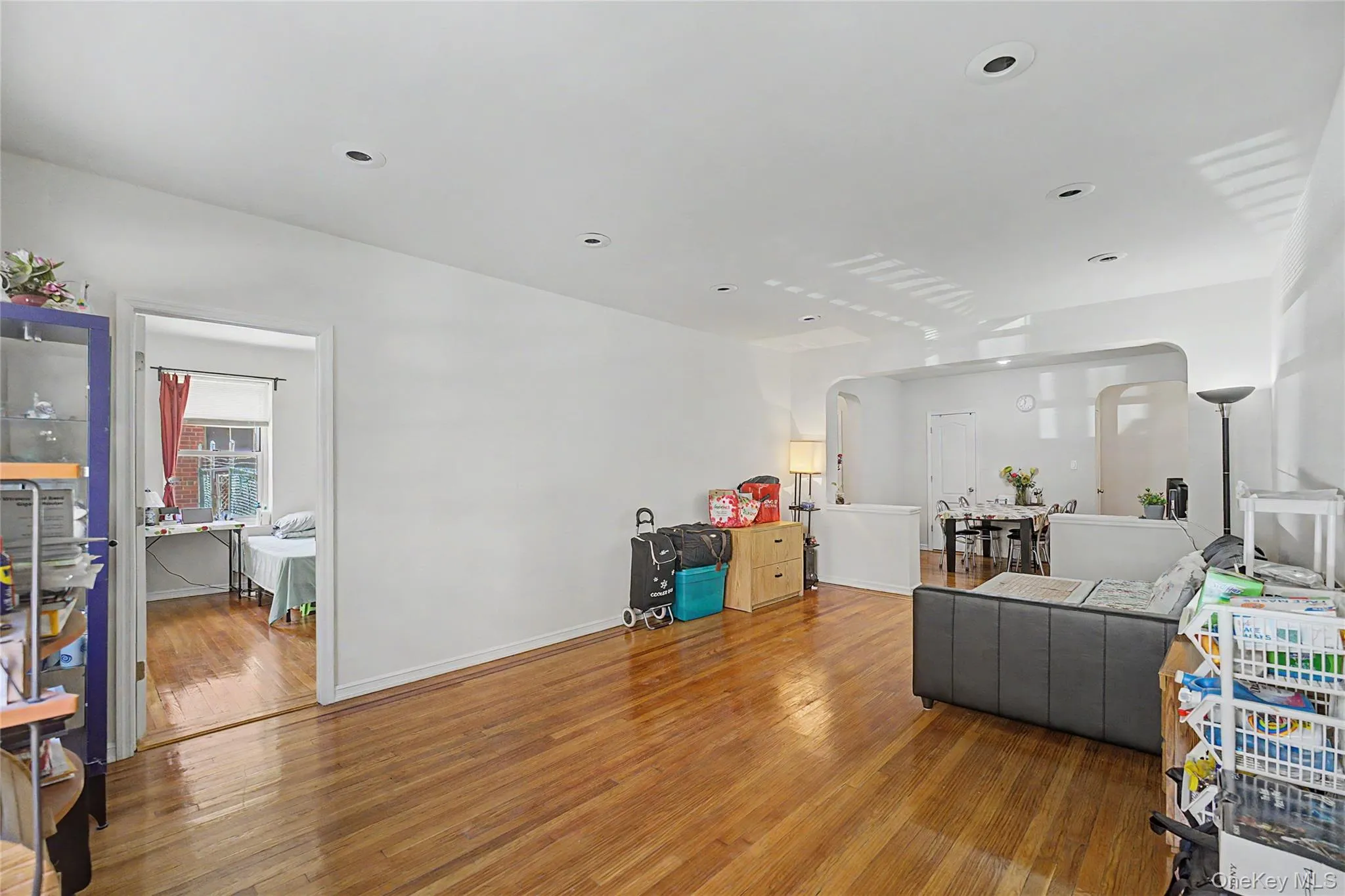 69-11 Yellowstone Boulevard, New York, NY, 2 Bedrooms Bedrooms, 5 Rooms Rooms,1 BathroomBathrooms,Residential Sale,For Rent,Yellowstone,0,999339 69-11 Yellowstone Boulevard, New York, NY, 2 Bedrooms Bedrooms, 5 Rooms Rooms,1 BathroomBathrooms,Residential Sale,For Rent,Yellowstone,0,999339