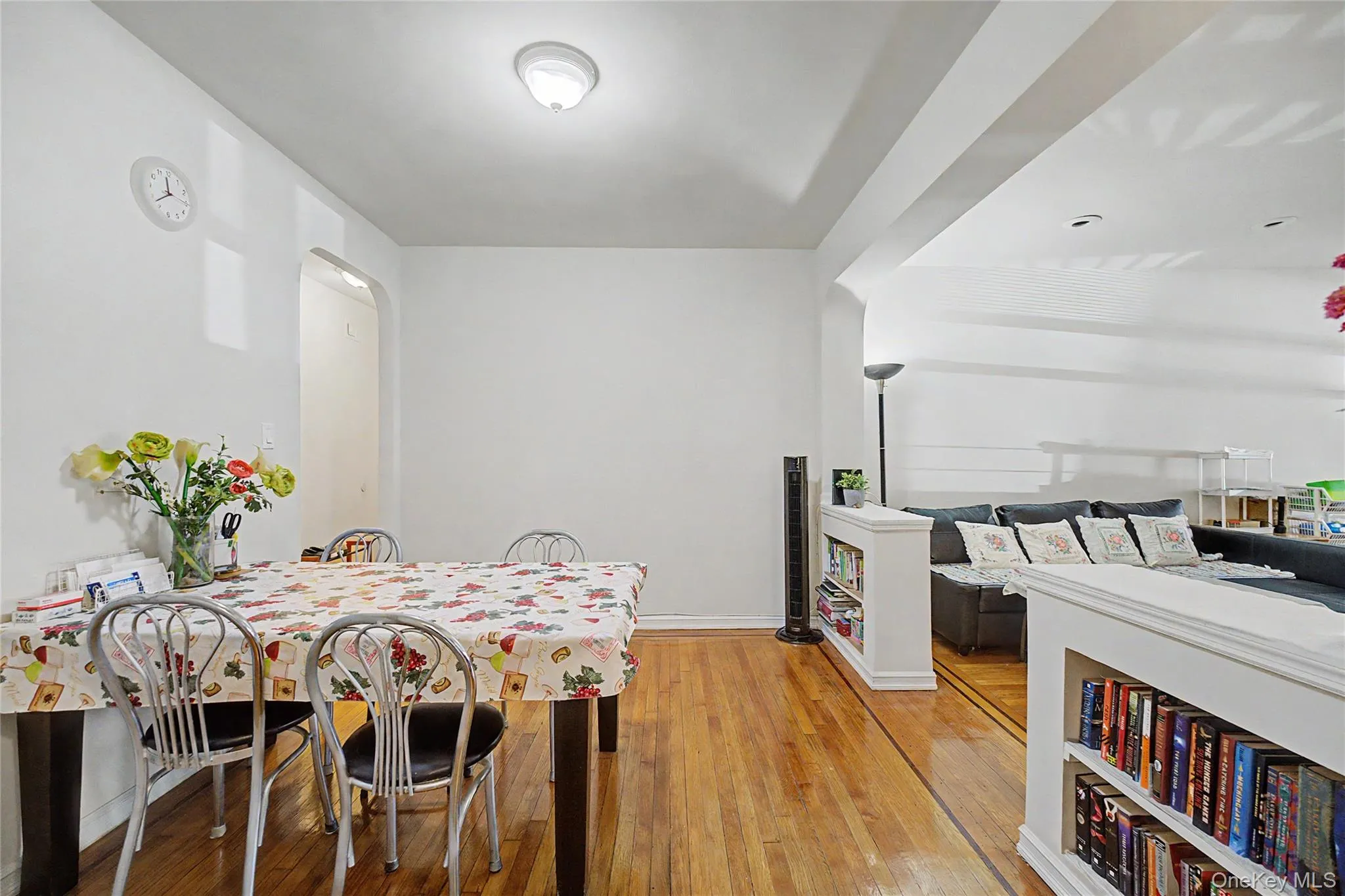 69-11 Yellowstone Boulevard, New York, NY, 2 Bedrooms Bedrooms, 5 Rooms Rooms,1 BathroomBathrooms,Residential Sale,For Rent,Yellowstone,0,999339 69-11 Yellowstone Boulevard, New York, NY, 2 Bedrooms Bedrooms, 5 Rooms Rooms,1 BathroomBathrooms,Residential Sale,For Rent,Yellowstone,0,999339