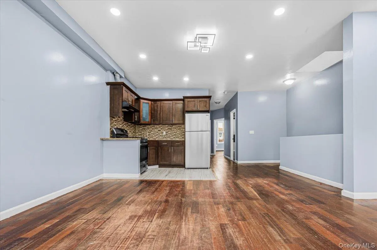 439 Forbell Street, New York, NY, 6 Bedrooms Bedrooms, 12 Rooms Rooms,3 BathroomsBathrooms,Residential,For Rent,Forbell,0,999340 439 Forbell Street, New York, NY, 6 Bedrooms Bedrooms, 12 Rooms Rooms,3 BathroomsBathrooms,Residential,For Rent,Forbell,0,999340