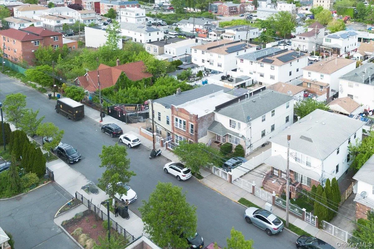439 Forbell Street, New York, NY, 6 Bedrooms Bedrooms, 12 Rooms Rooms,3 BathroomsBathrooms,Residential,For Rent,Forbell,0,999340 439 Forbell Street, New York, NY, 6 Bedrooms Bedrooms, 12 Rooms Rooms,3 BathroomsBathrooms,Residential,For Rent,Forbell,0,999340