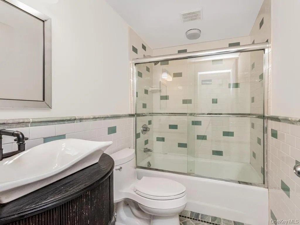 50 Hartsdale Avenue, Greenburgh, NY, 2 Bedrooms Bedrooms, 4 Rooms Rooms,2 BathroomsBathrooms,Residential Lease,For Rent,Hartsdale,0,999350 50 Hartsdale Avenue, Greenburgh, NY, 2 Bedrooms Bedrooms, 4 Rooms Rooms,2 BathroomsBathrooms,Residential Lease,For Rent,Hartsdale,0,999350