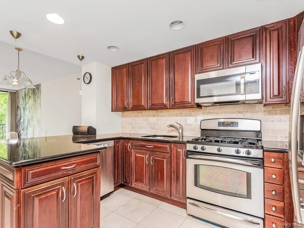 50 Hartsdale Avenue, Greenburgh, NY, 2 Bedrooms Bedrooms, 4 Rooms Rooms,2 BathroomsBathrooms,Residential Lease,For Rent,Hartsdale,0,999350 50 Hartsdale Avenue, Greenburgh, NY, 2 Bedrooms Bedrooms, 4 Rooms Rooms,2 BathroomsBathrooms,Residential Lease,For Rent,Hartsdale,0,999350