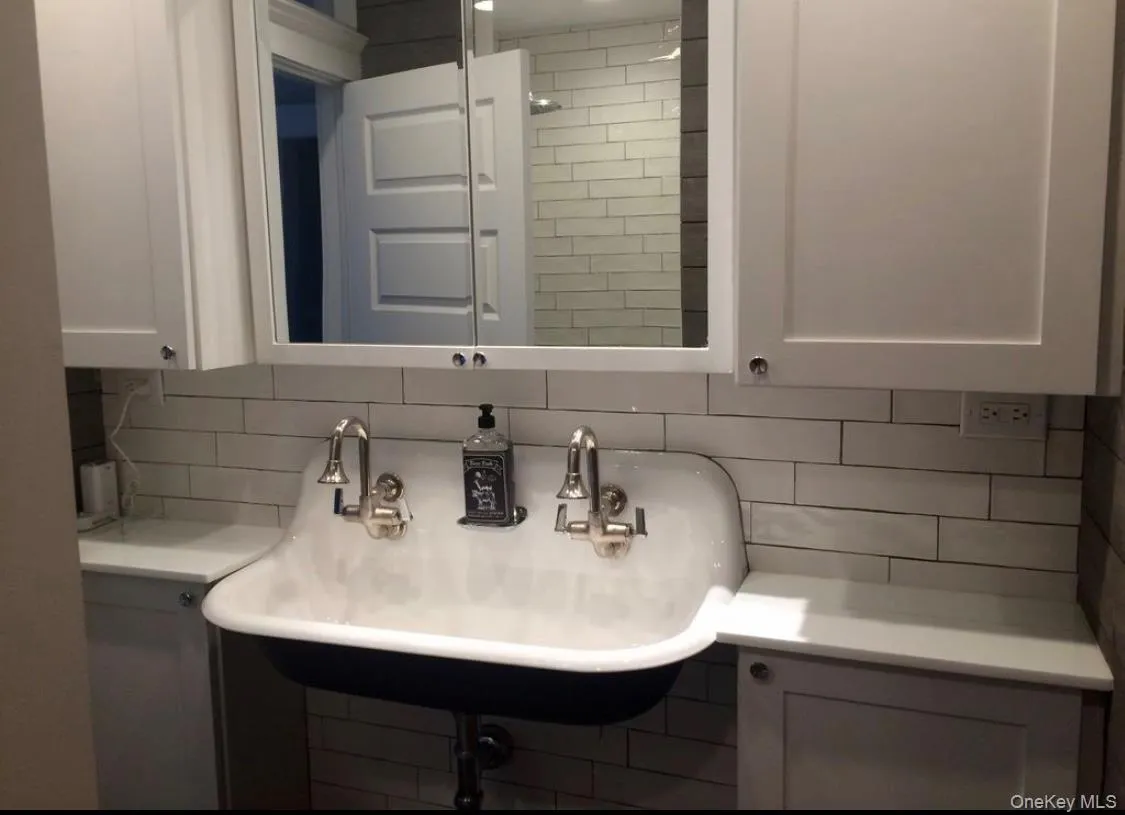 24 Buffalo Avenue, Hempstead, NY, 4 Bedrooms Bedrooms, 8 Rooms Rooms,2 BathroomsBathrooms,Residential Lease,For Rent,Buffalo,0,999363 24 Buffalo Avenue, Hempstead, NY, 4 Bedrooms Bedrooms, 8 Rooms Rooms,2 BathroomsBathrooms,Residential Lease,For Rent,Buffalo,0,999363