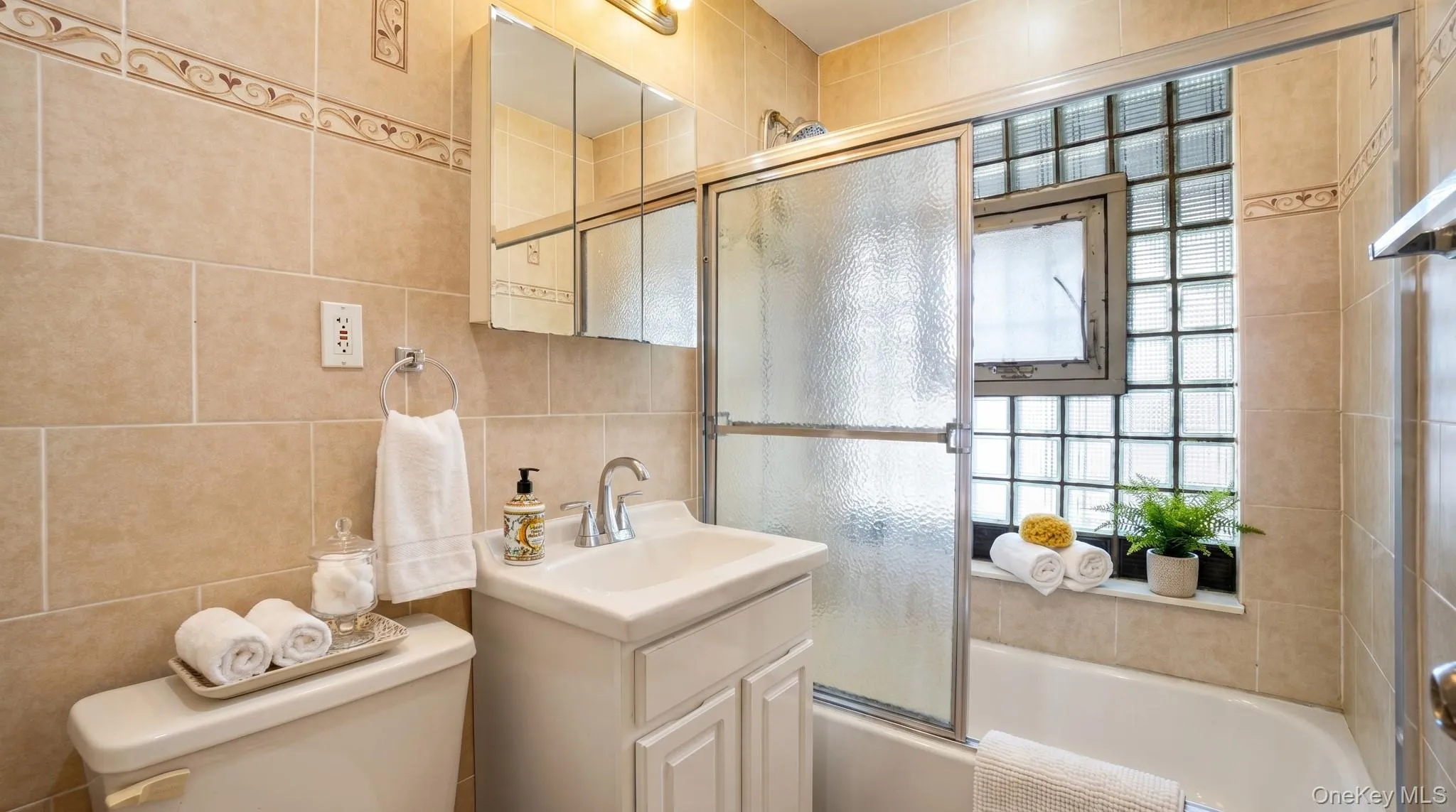 Full bathroom on second floor Full bathroom on second floor