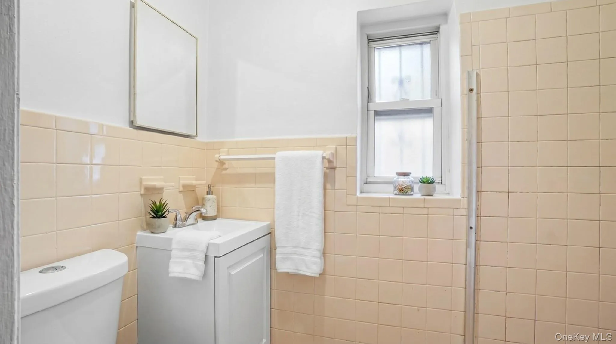 2436 Seymour Avenue, New York, NY, 4 Bedrooms Bedrooms, 8 Rooms Rooms,2 BathroomsBathrooms,Residential,For Rent,Seymour,0,999367 2436 Seymour Avenue, New York, NY, 4 Bedrooms Bedrooms, 8 Rooms Rooms,2 BathroomsBathrooms,Residential,For Rent,Seymour,0,999367