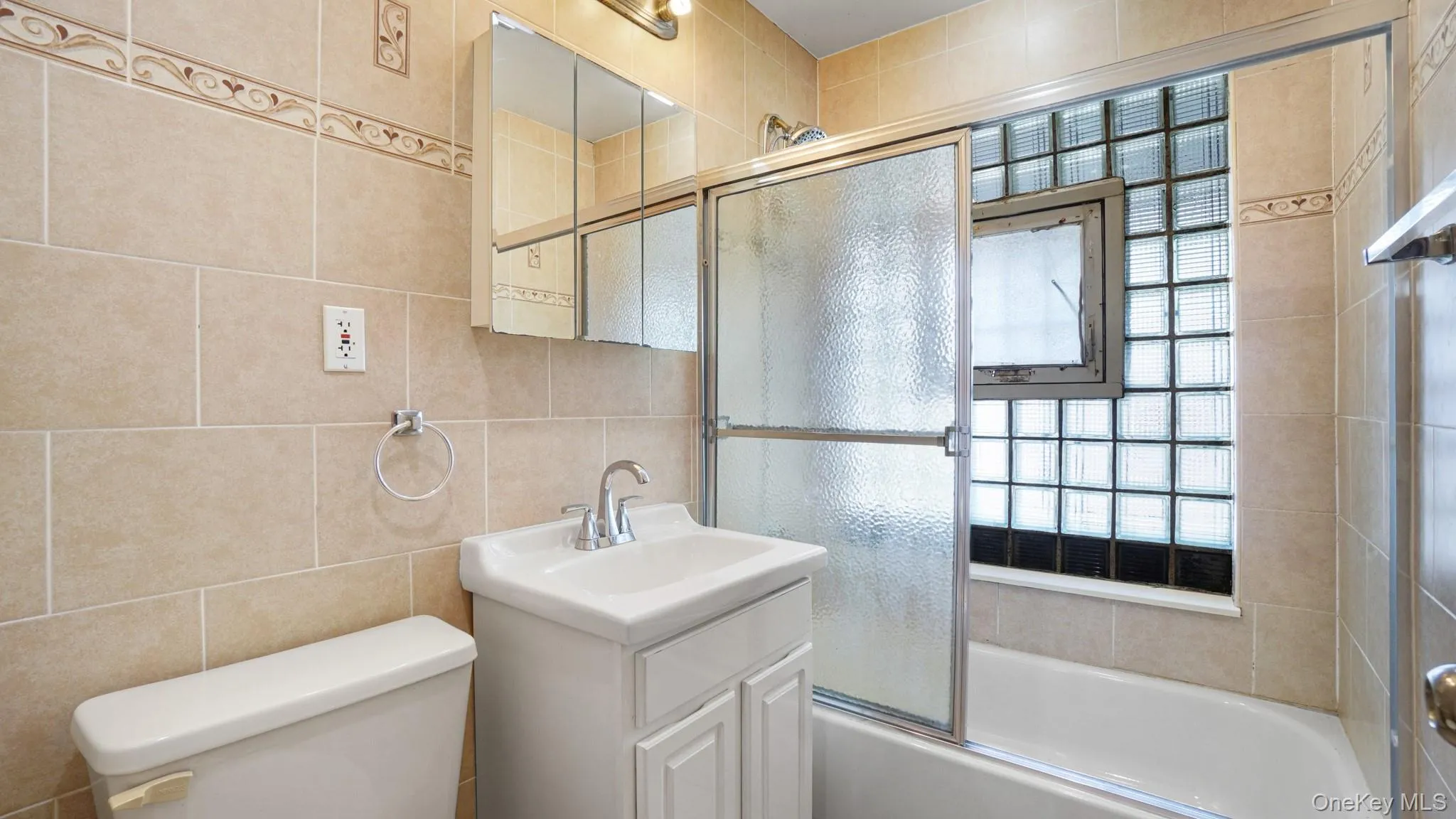 2436 Seymour Avenue, New York, NY, 4 Bedrooms Bedrooms, 8 Rooms Rooms,2 BathroomsBathrooms,Residential,For Rent,Seymour,0,999367 2436 Seymour Avenue, New York, NY, 4 Bedrooms Bedrooms, 8 Rooms Rooms,2 BathroomsBathrooms,Residential,For Rent,Seymour,0,999367