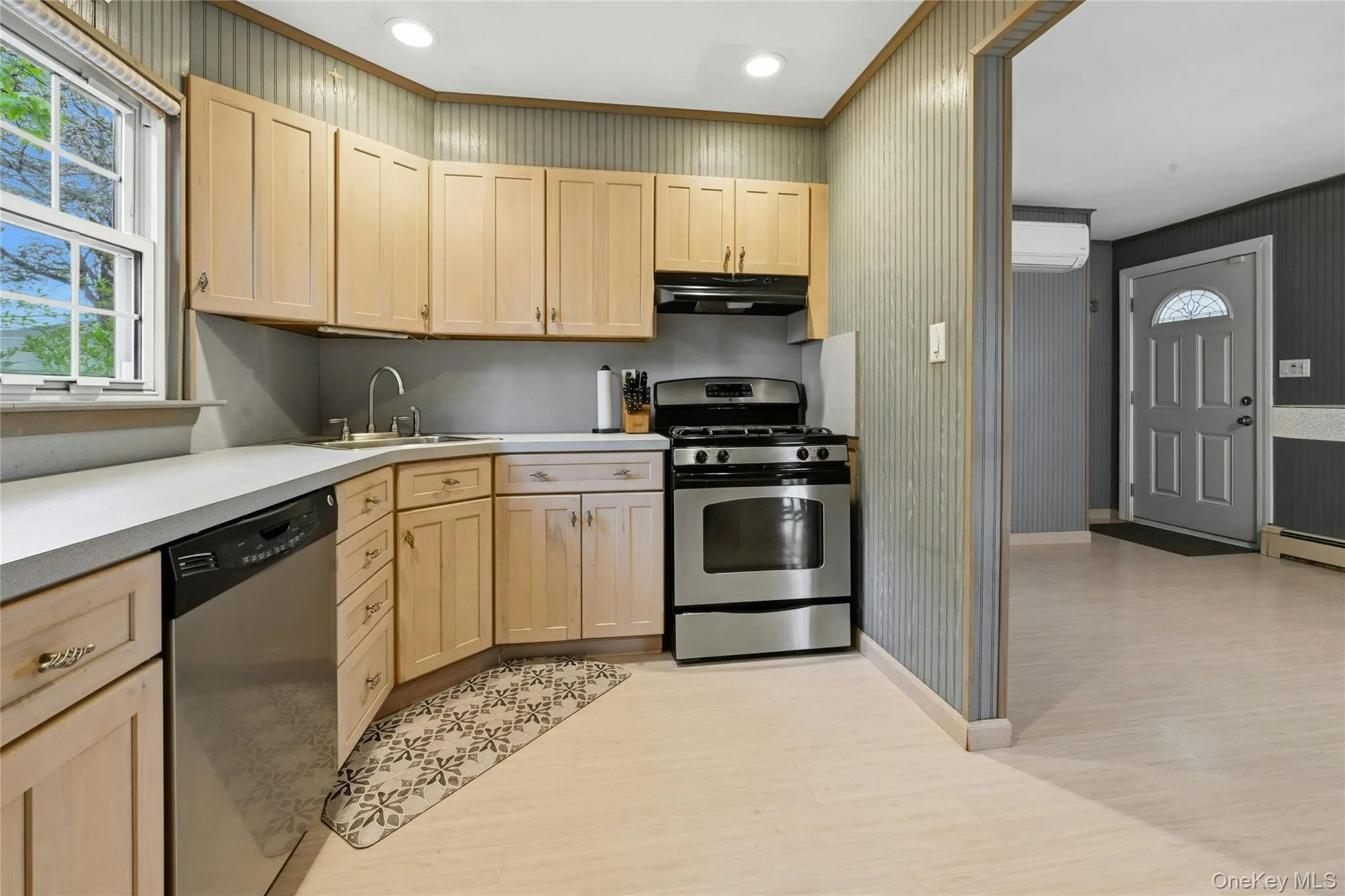 226 5th Street, Babylon, NY, 3 Bedrooms Bedrooms, 6 Rooms Rooms,2 BathroomsBathrooms,Residential Sale,For Rent,5th,0,999368 226 5th Street, Babylon, NY, 3 Bedrooms Bedrooms, 6 Rooms Rooms,2 BathroomsBathrooms,Residential Sale,For Rent,5th,0,999368