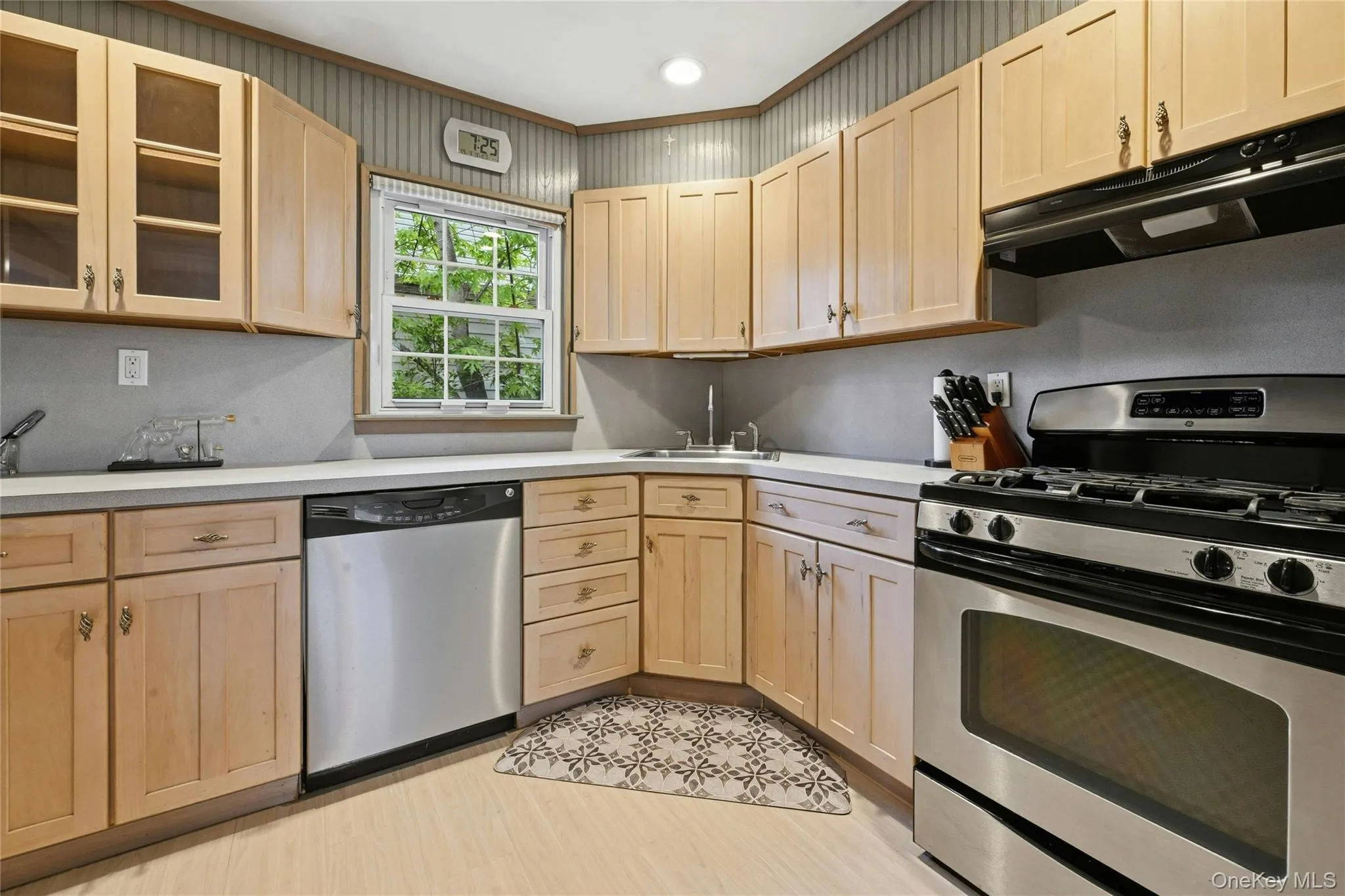 226 5th Street, Babylon, NY, 3 Bedrooms Bedrooms, 6 Rooms Rooms,2 BathroomsBathrooms,Residential Sale,For Rent,5th,0,999368 226 5th Street, Babylon, NY, 3 Bedrooms Bedrooms, 6 Rooms Rooms,2 BathroomsBathrooms,Residential Sale,For Rent,5th,0,999368