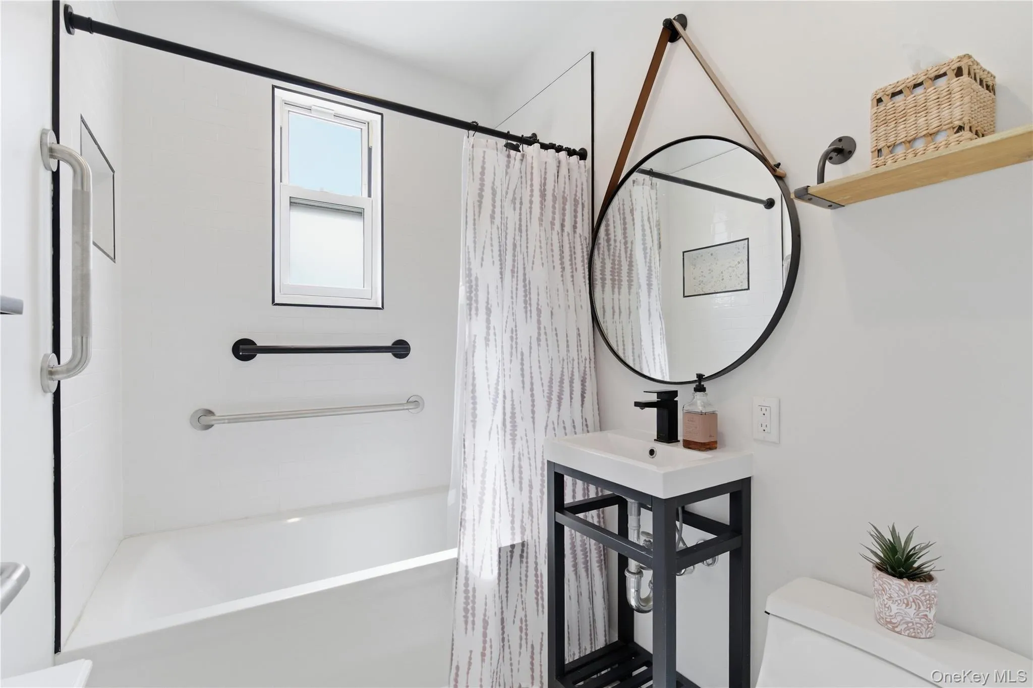 83 Edwards Street, North Hempstead, NY, 2 Bedrooms Bedrooms, 5 Rooms Rooms,1 BathroomBathrooms,Residential,For Rent,Edwards,0,999371 83 Edwards Street, North Hempstead, NY, 2 Bedrooms Bedrooms, 5 Rooms Rooms,1 BathroomBathrooms,Residential,For Rent,Edwards,0,999371