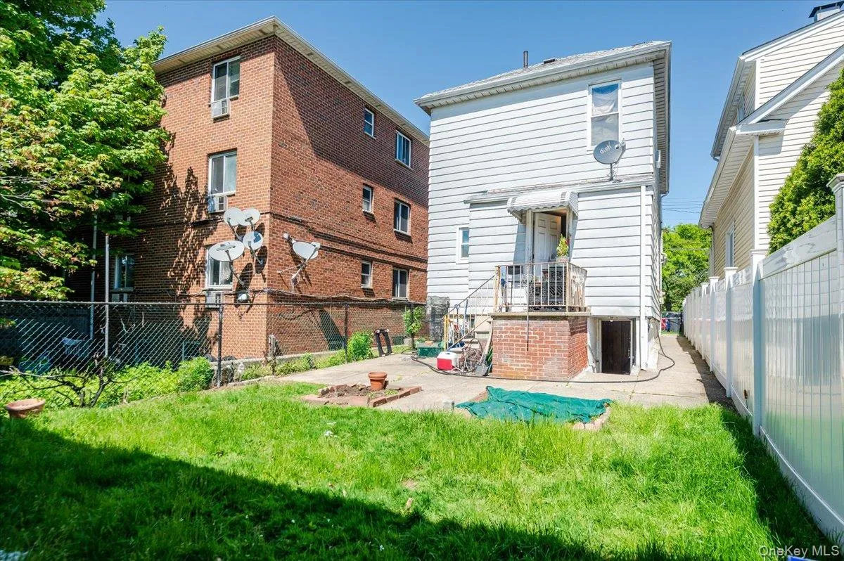 535 Edison Avenue, New York, NY, 3 Bedrooms Bedrooms, 7 Rooms Rooms,2 BathroomsBathrooms,Residential,For Rent,Edison,0,999373 535 Edison Avenue, New York, NY, 3 Bedrooms Bedrooms, 7 Rooms Rooms,2 BathroomsBathrooms,Residential,For Rent,Edison,0,999373