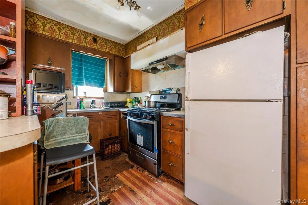 535 Edison Avenue, New York, NY, 3 Bedrooms Bedrooms, 7 Rooms Rooms,2 BathroomsBathrooms,Residential,For Rent,Edison,0,999373 535 Edison Avenue, New York, NY, 3 Bedrooms Bedrooms, 7 Rooms Rooms,2 BathroomsBathrooms,Residential,For Rent,Edison,0,999373