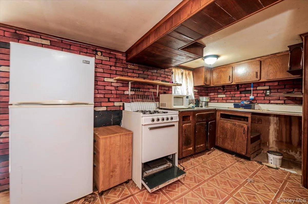 535 Edison Avenue, New York, NY, 3 Bedrooms Bedrooms, 7 Rooms Rooms,2 BathroomsBathrooms,Residential,For Rent,Edison,0,999373 535 Edison Avenue, New York, NY, 3 Bedrooms Bedrooms, 7 Rooms Rooms,2 BathroomsBathrooms,Residential,For Rent,Edison,0,999373