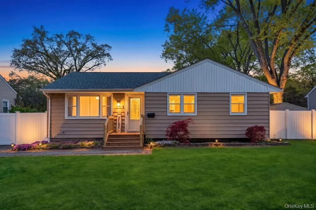 59 Applegate Drive, Brookhaven, NY, 3 Bedrooms Bedrooms, 6 Rooms Rooms,1 BathroomBathrooms,Residential Sale,For Rent,Applegate,0,999374 59 Applegate Drive, Brookhaven, NY, 3 Bedrooms Bedrooms, 6 Rooms Rooms,1 BathroomBathrooms,Residential Sale,For Rent,Applegate,0,999374